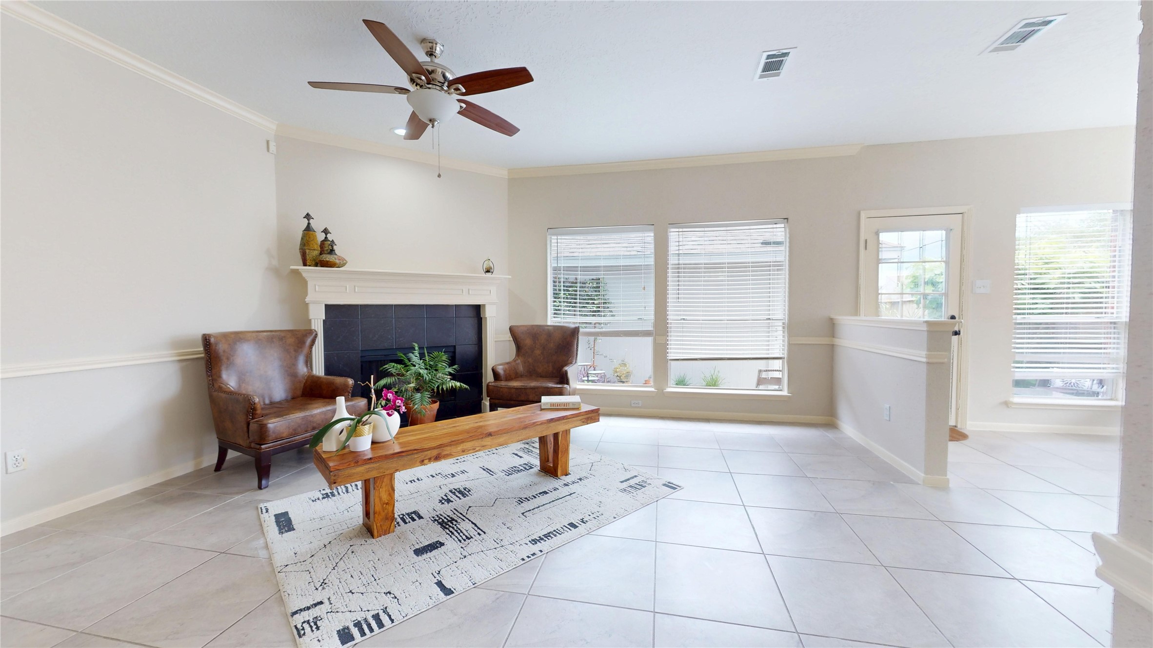1205 El Camino Drive Property Photo 9