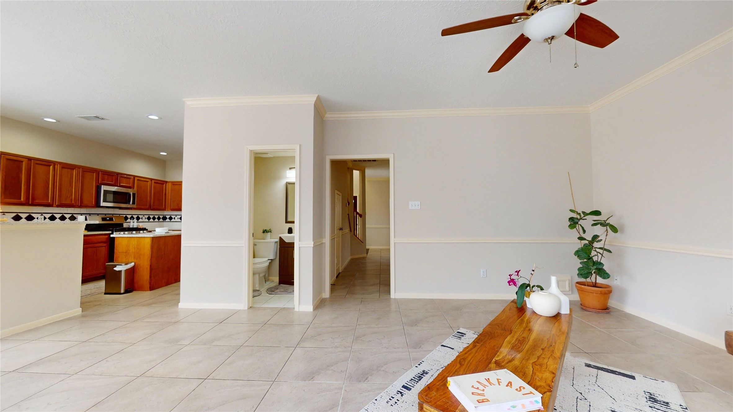 1205 El Camino Drive Property Photo 10