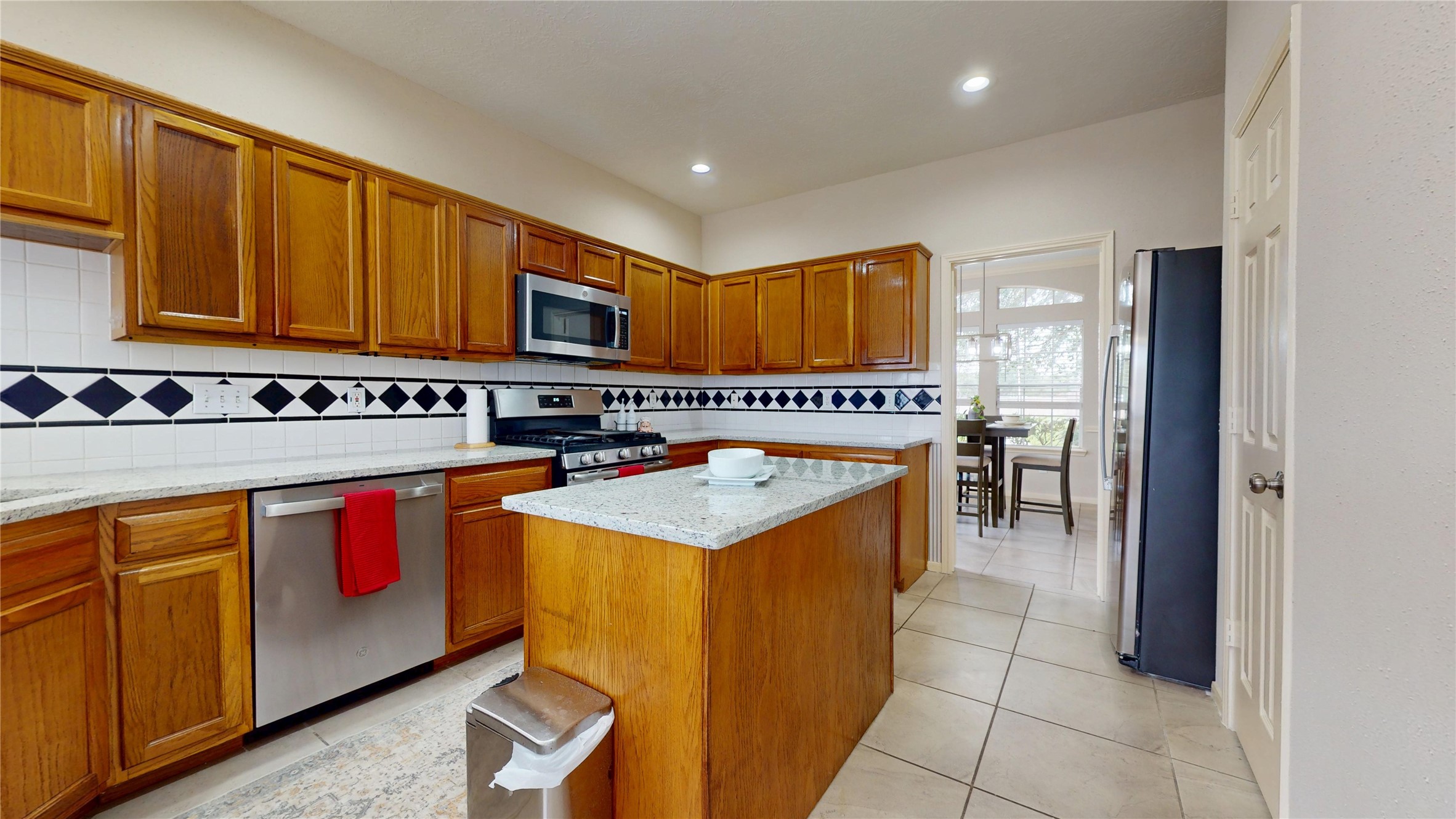 1205 El Camino Drive Property Photo 15