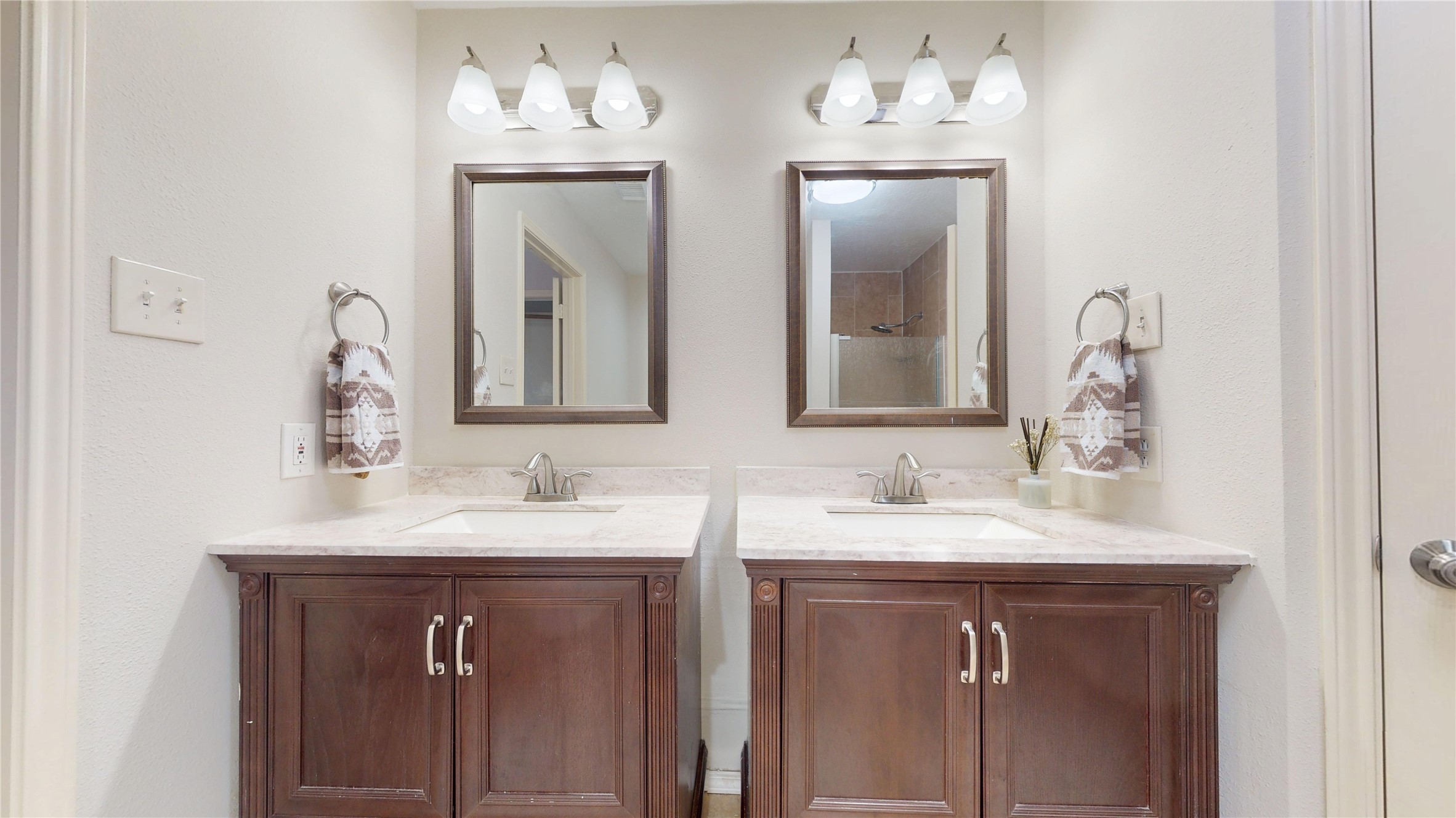1205 El Camino Drive Property Photo 31
