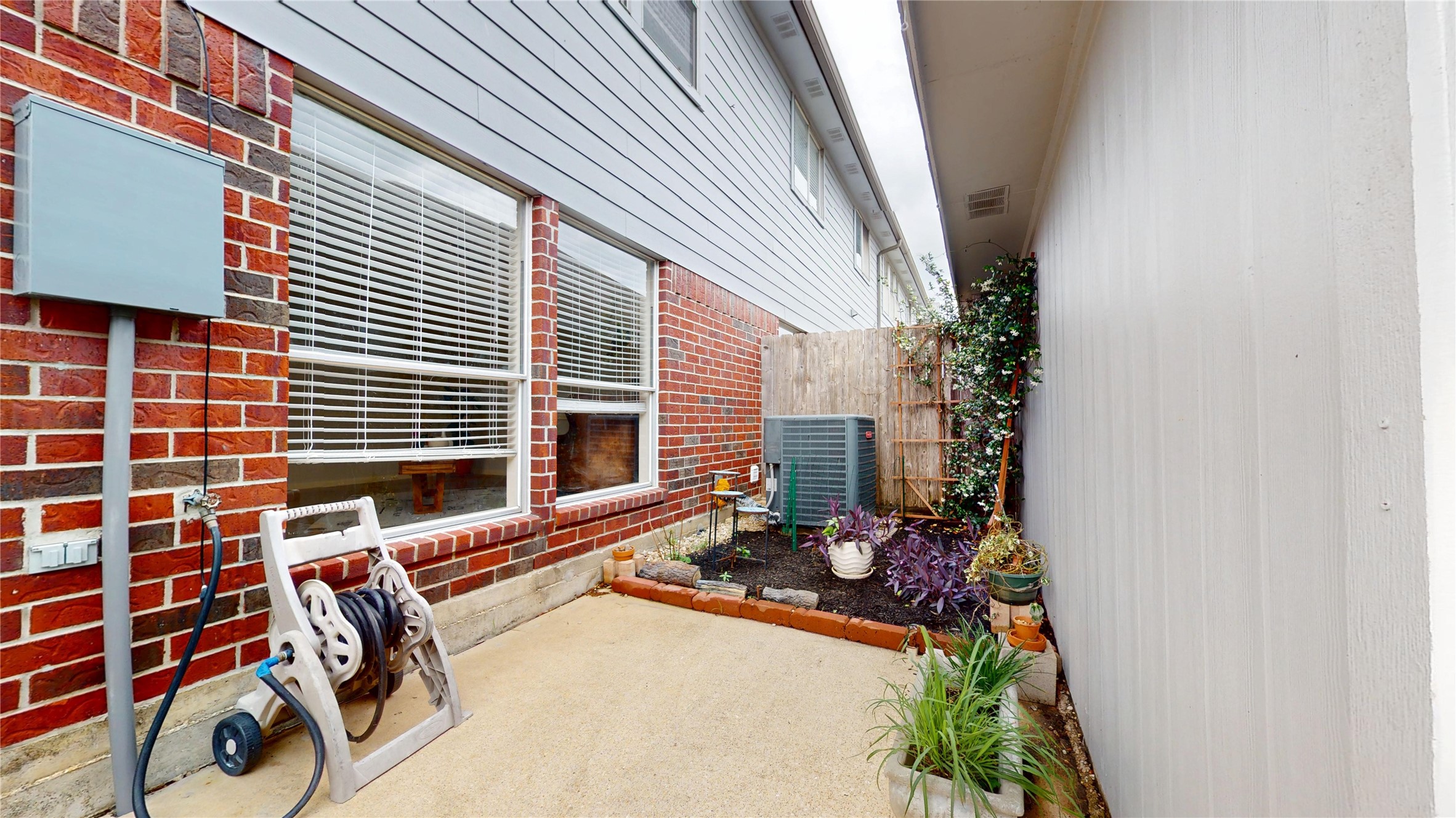 1205 El Camino Drive Property Photo 44