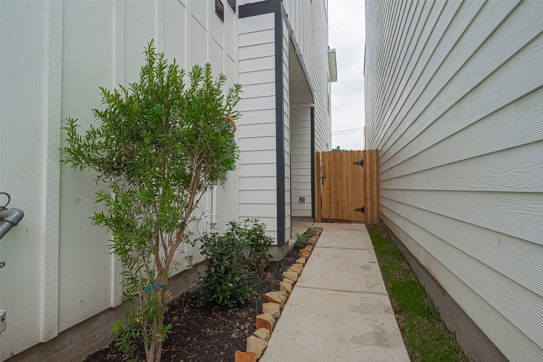 1609 Regents Gate Property Photo 5