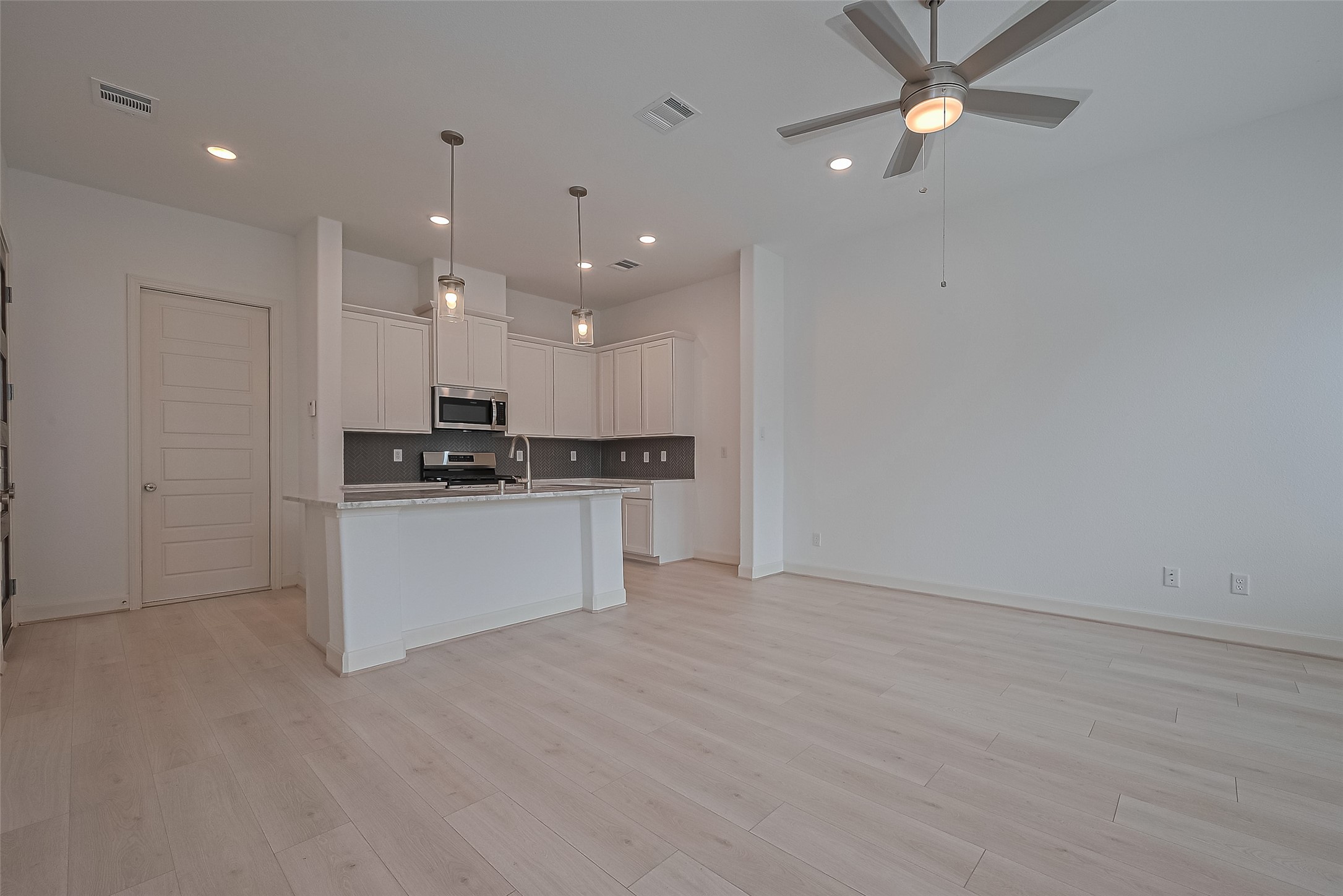 1609 Regents Gate Property Photo 10