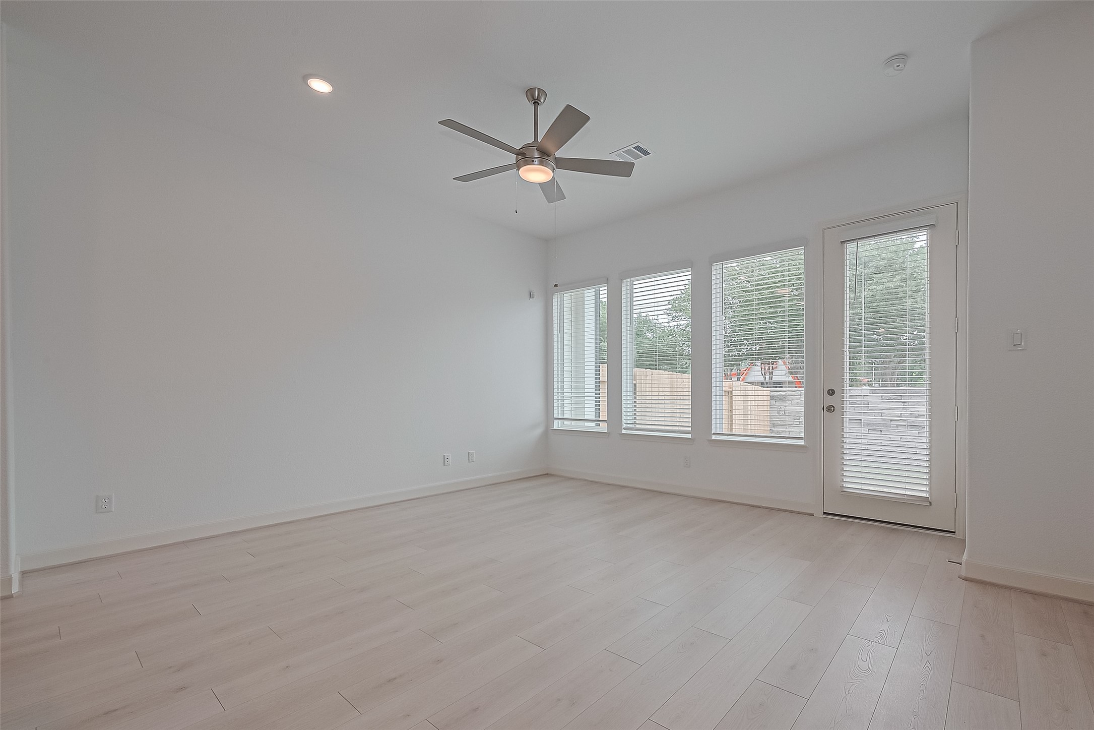 1609 Regents Gate Property Photo 13