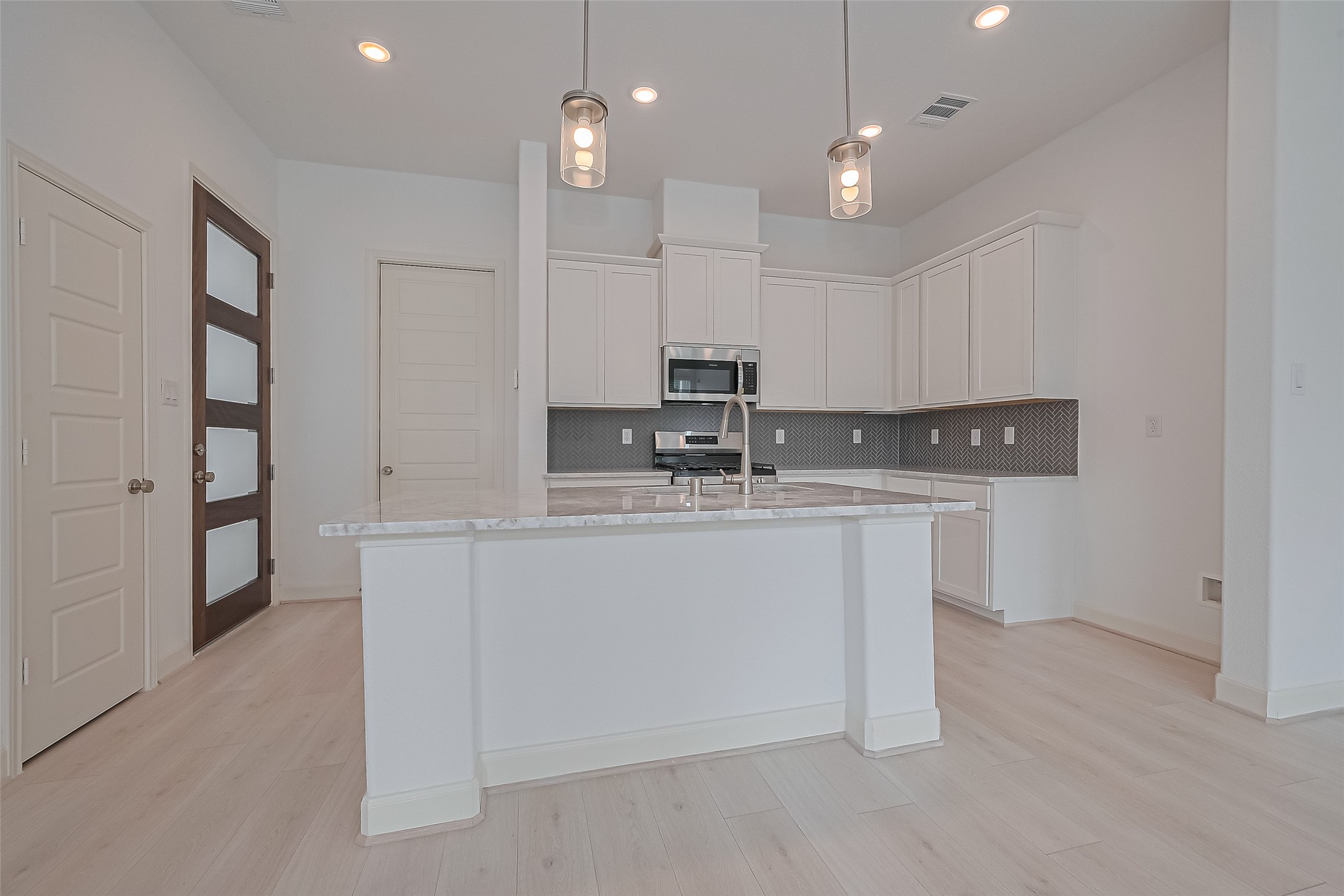 1609 Regents Gate Property Photo 14
