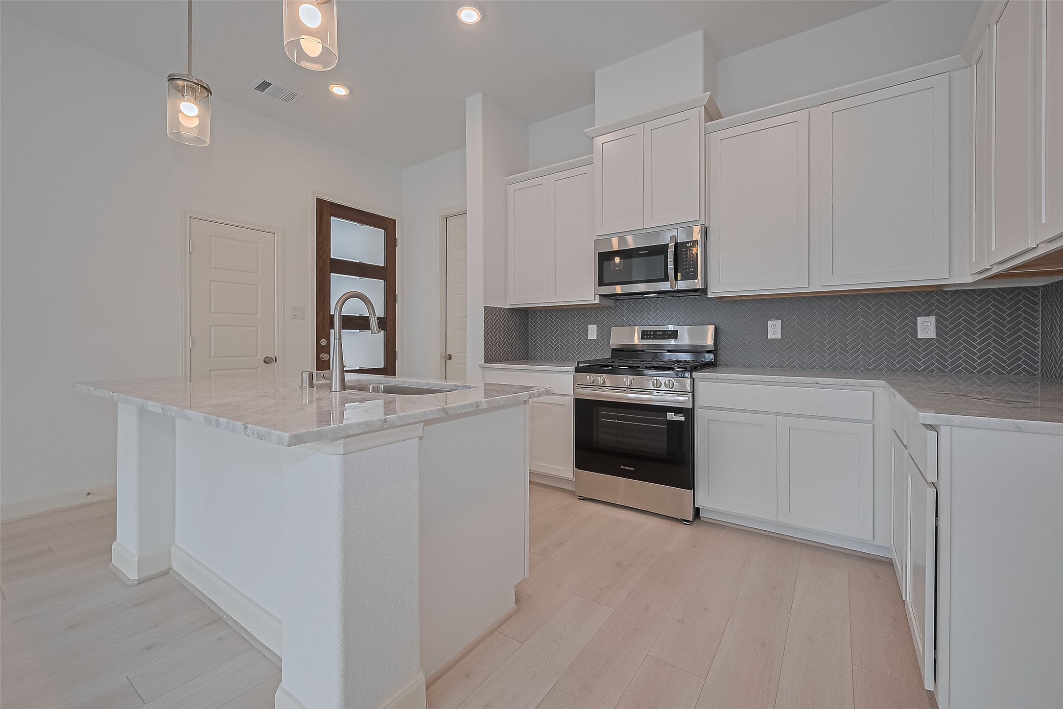 1609 Regents Gate Property Photo 15