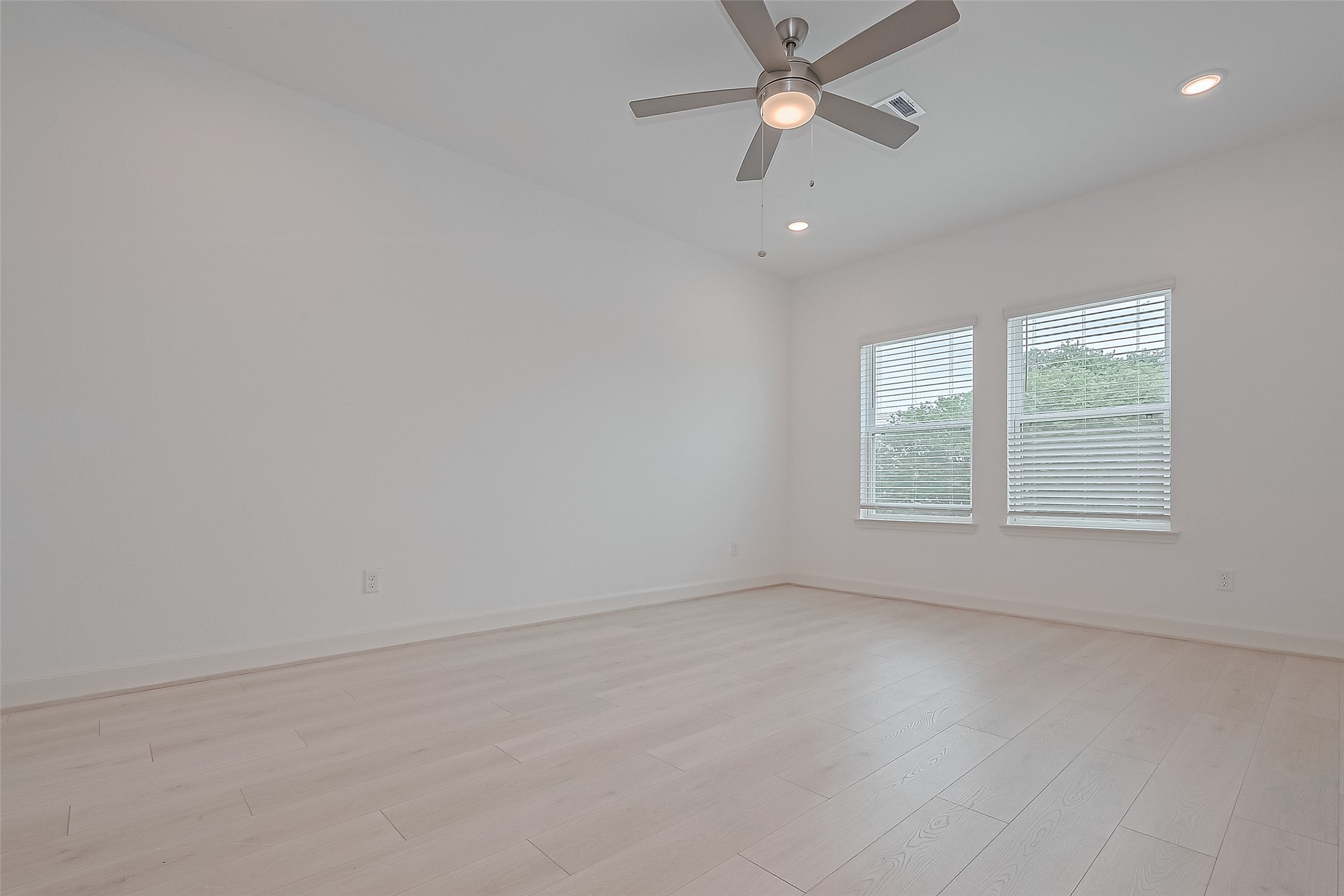 1609 Regents Gate Property Photo 23