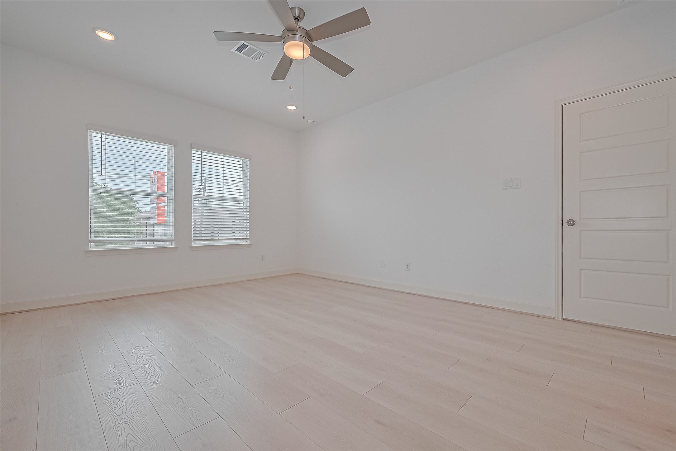 1609 Regents Gate Property Photo 24