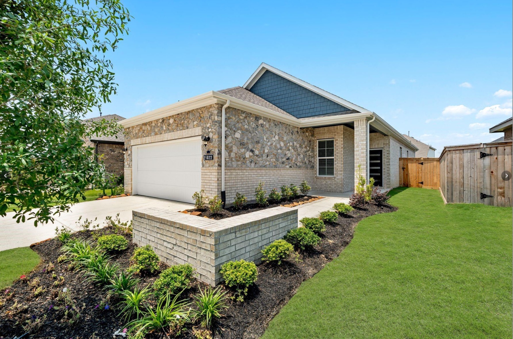 21022 Armstrong County Drive Property Photo 4