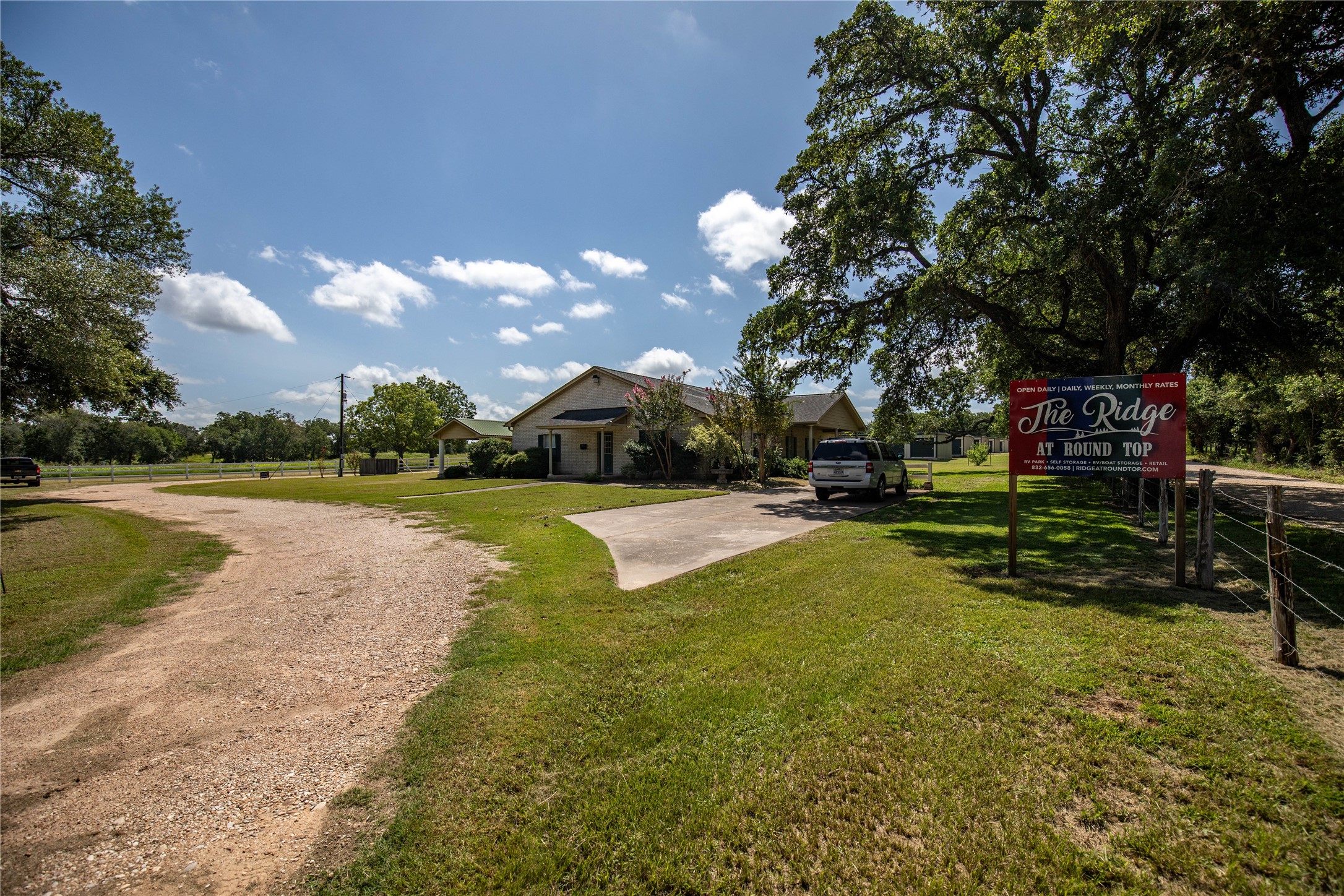 125 Huenefeld Lane Property Photo 1