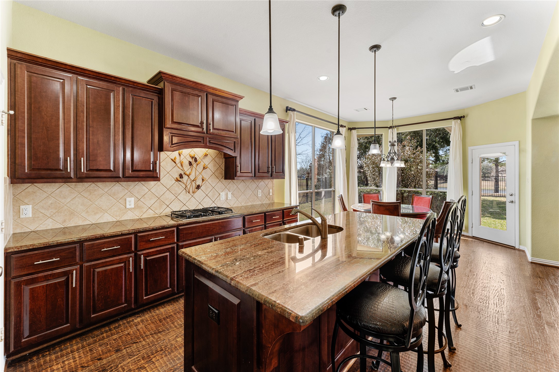 12507 Cove Landing Drive Property Photo 14