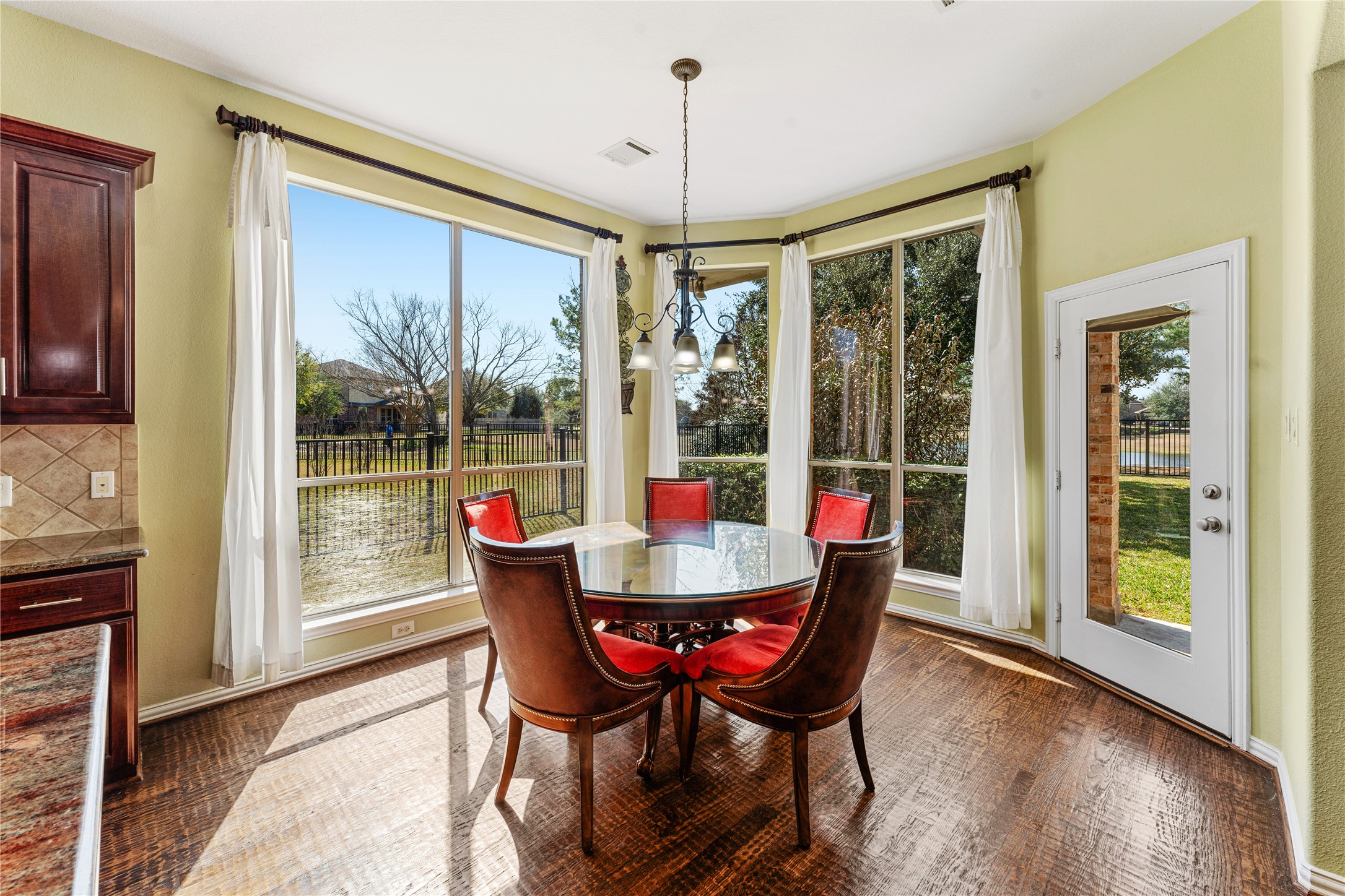 12507 Cove Landing Drive Property Photo 15