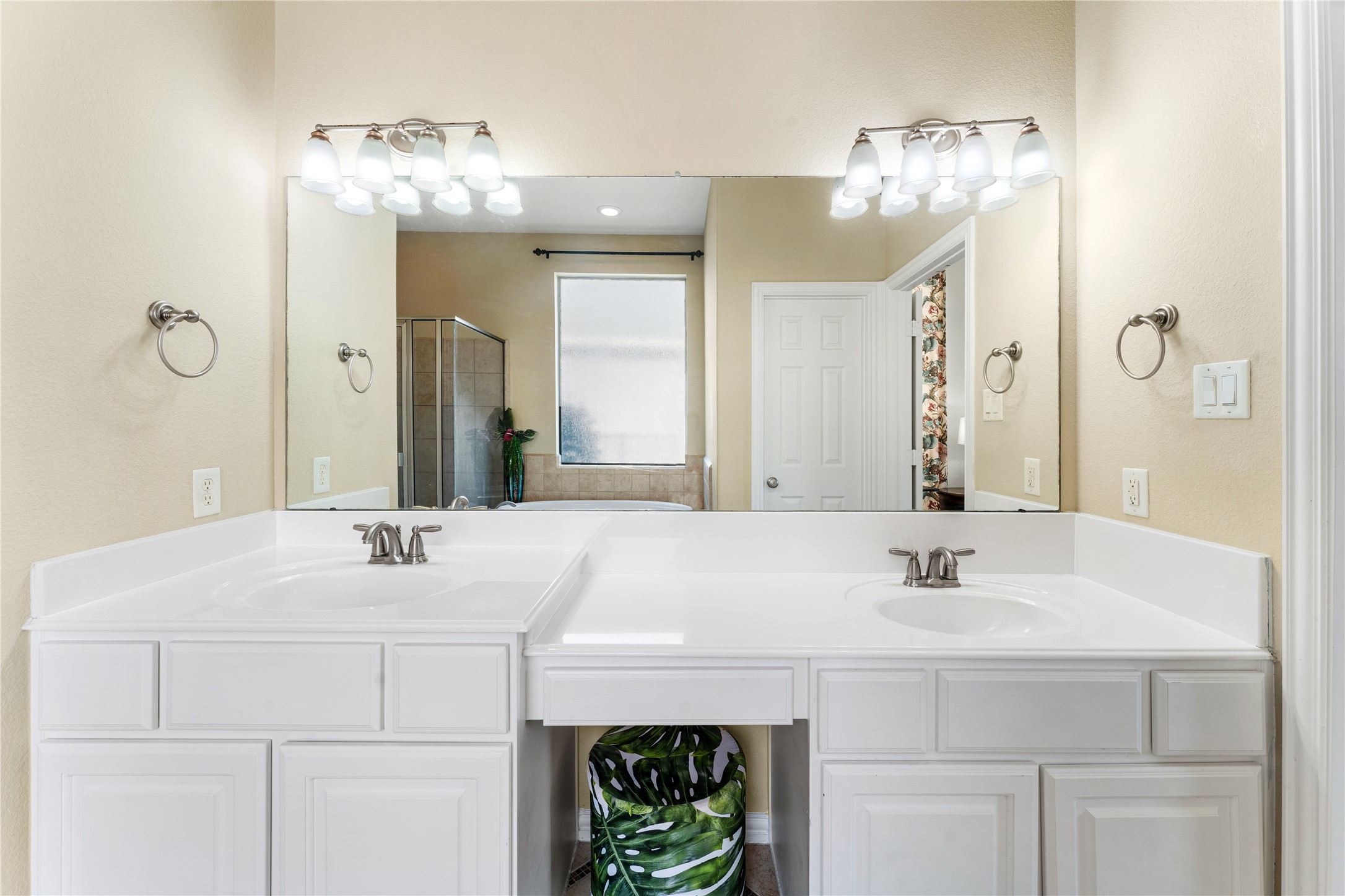 12507 Cove Landing Drive Property Photo 24