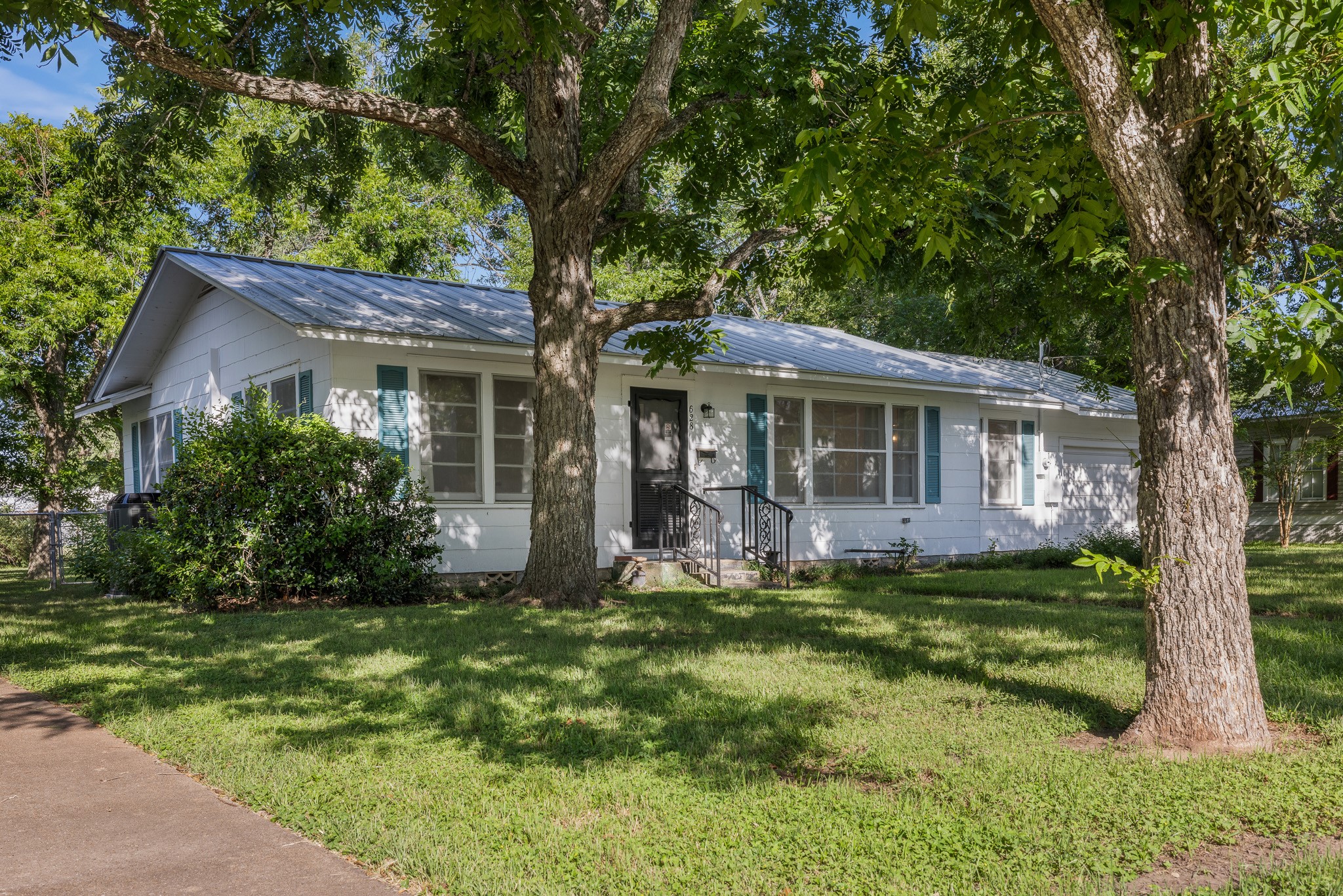 628 S Madison Street Property Photo 1