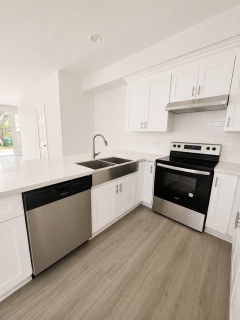11514 Courtshire Road B Property Photo 6