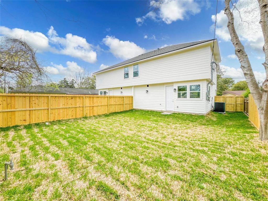 11514 Courtshire Road B Property Photo 17