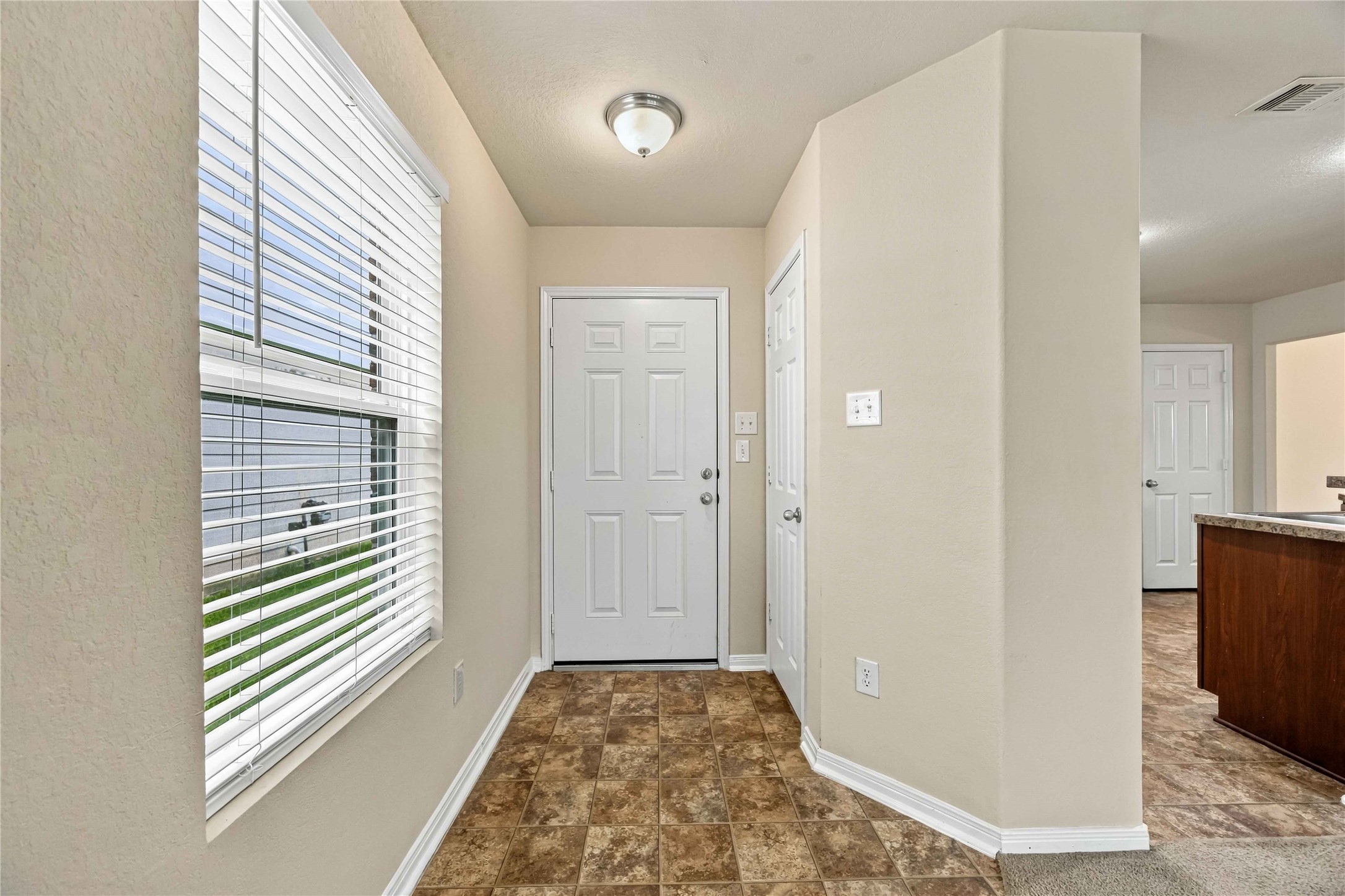 7402 Fox Cove Trail Property Photo 3