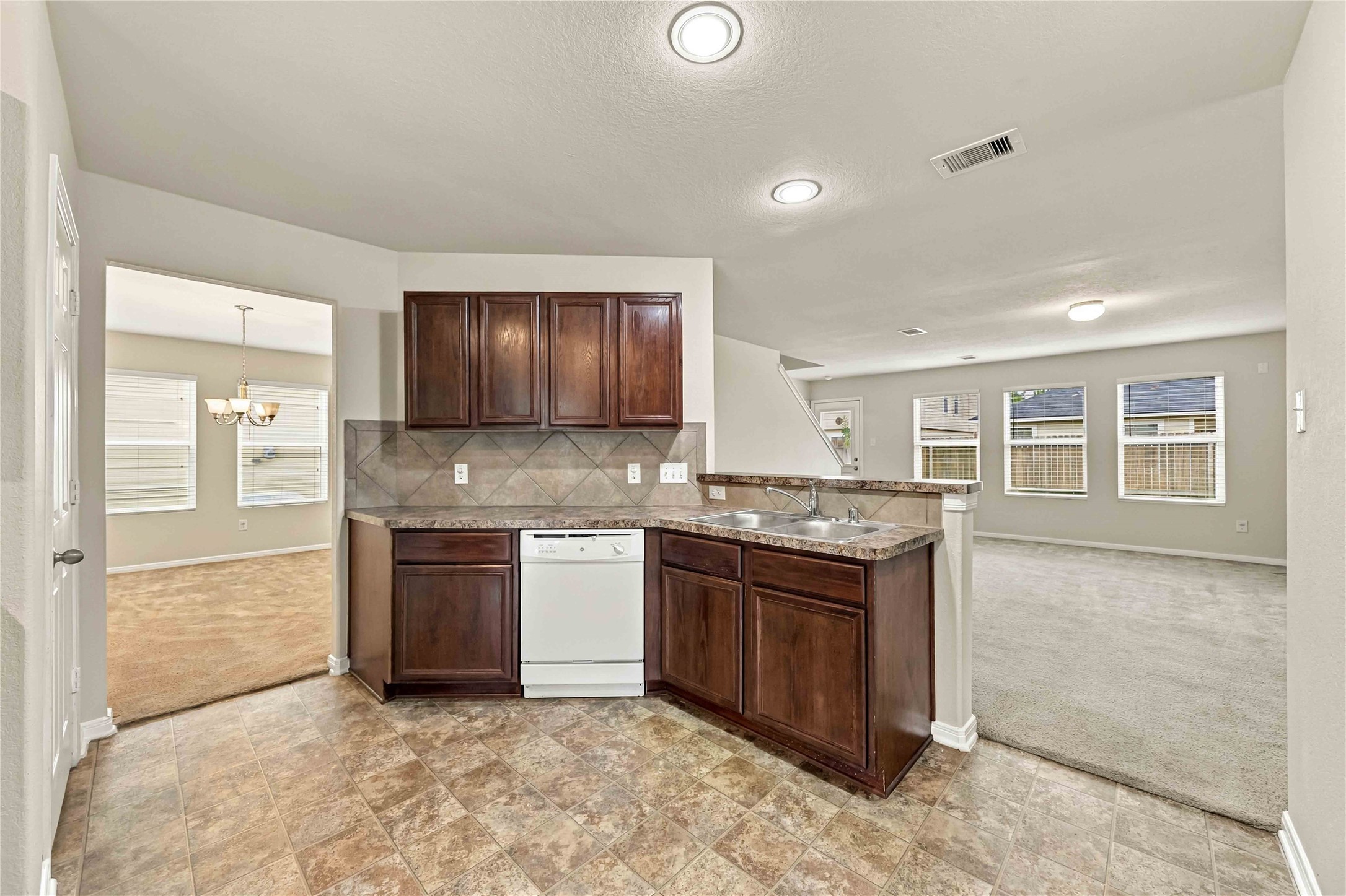 7402 Fox Cove Trail Property Photo 6