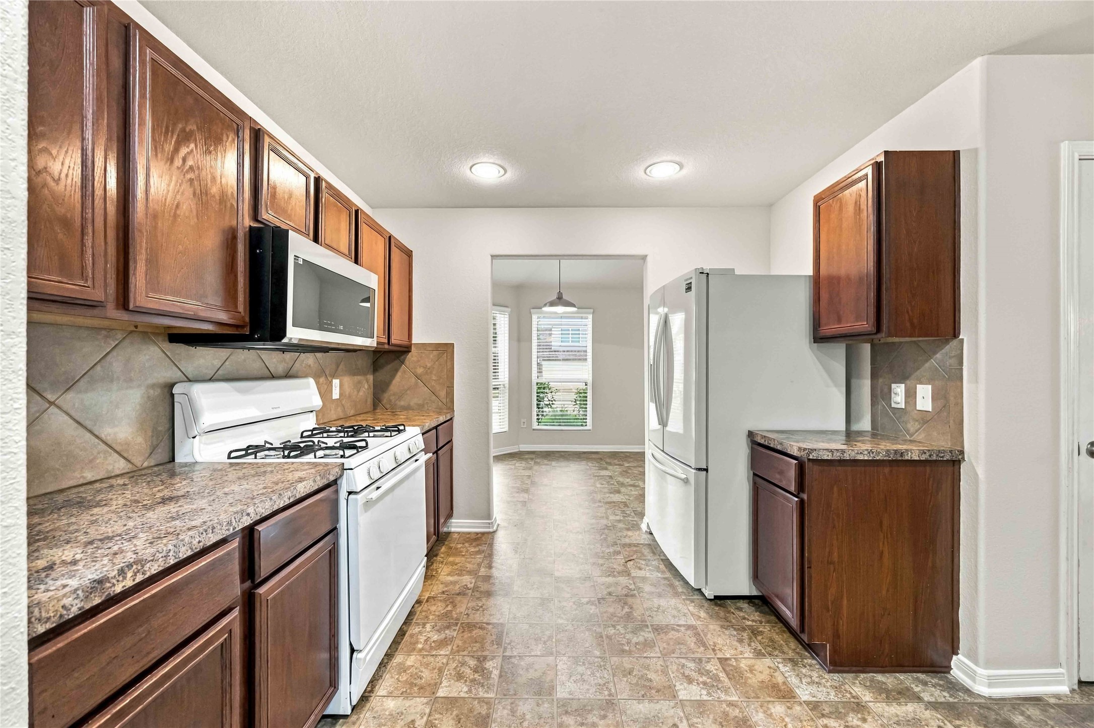 7402 Fox Cove Trail Property Photo 7