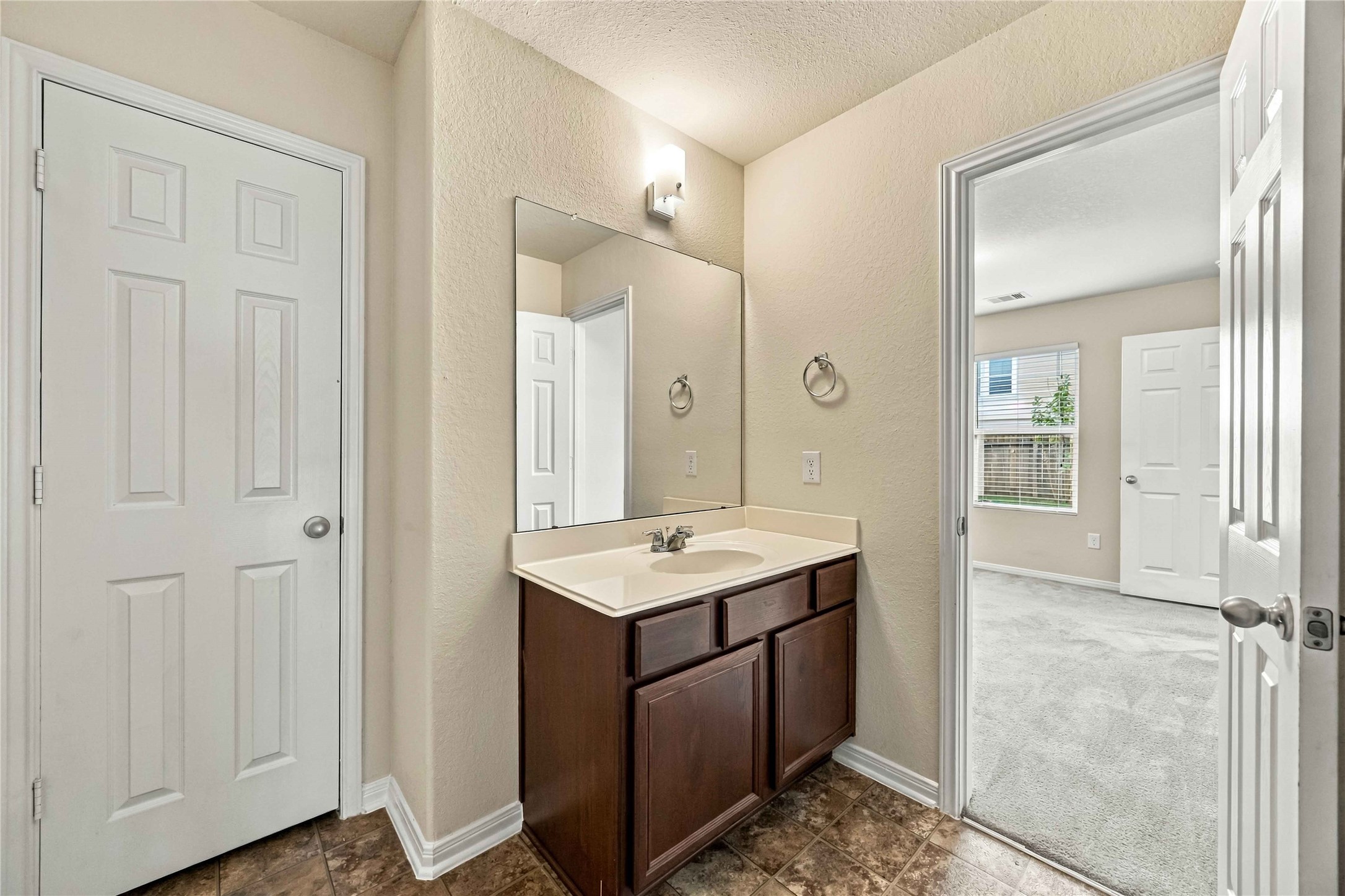7402 Fox Cove Trail Property Photo 10