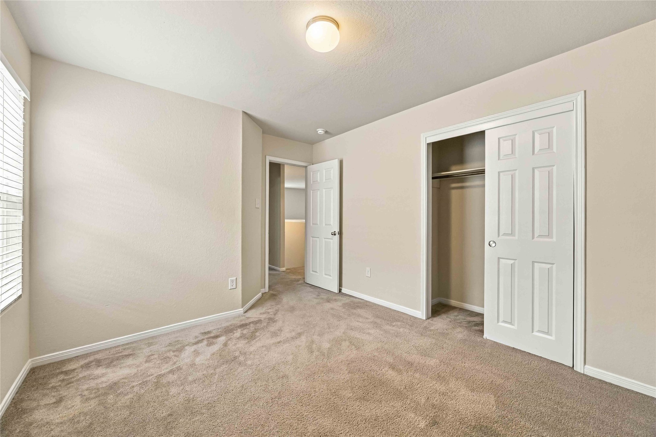 7402 Fox Cove Trail Property Photo 17