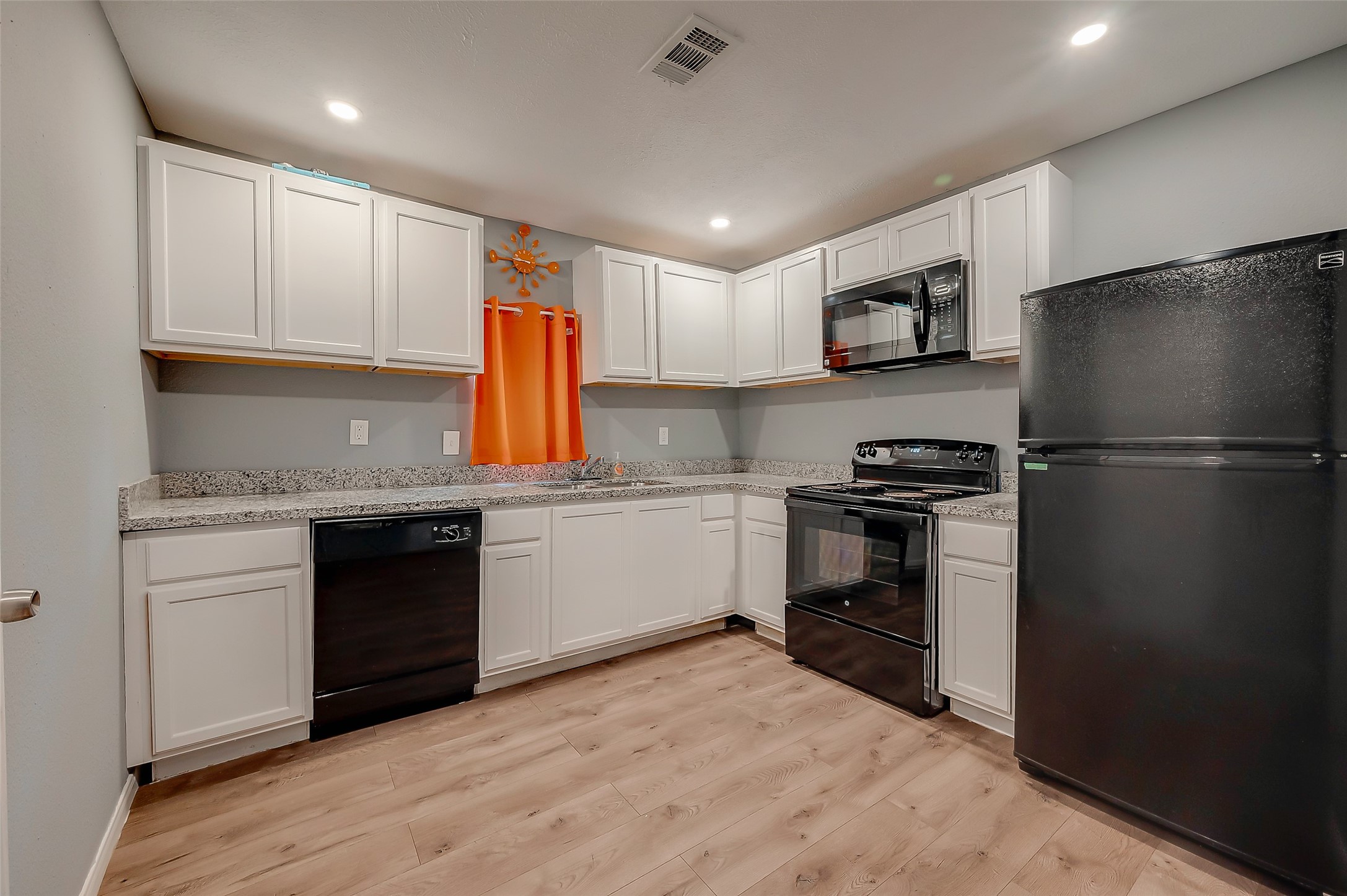 6823 Goforth Street Property Photo 10
