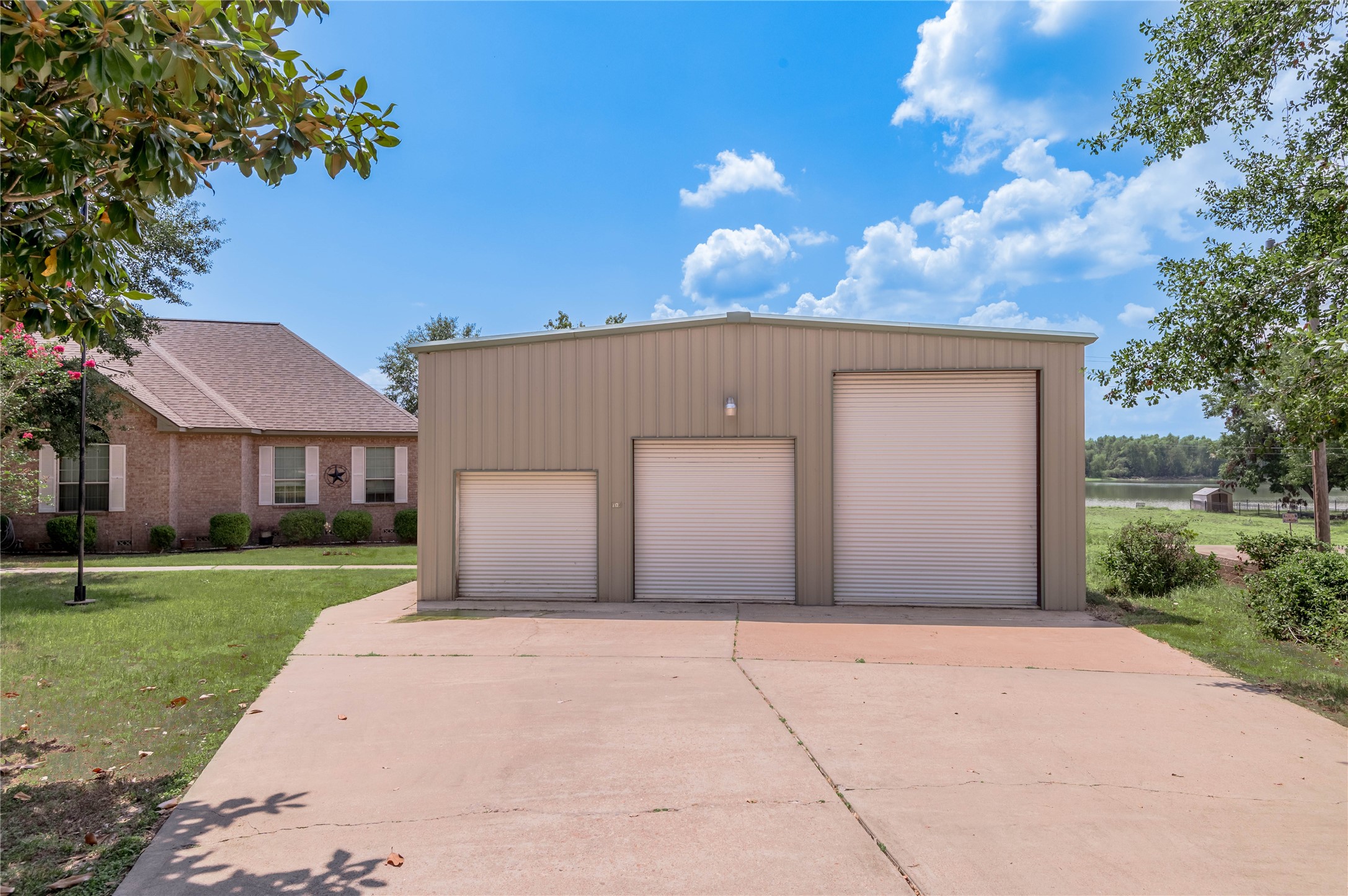 206 Lake Front Drive Property Photo 6