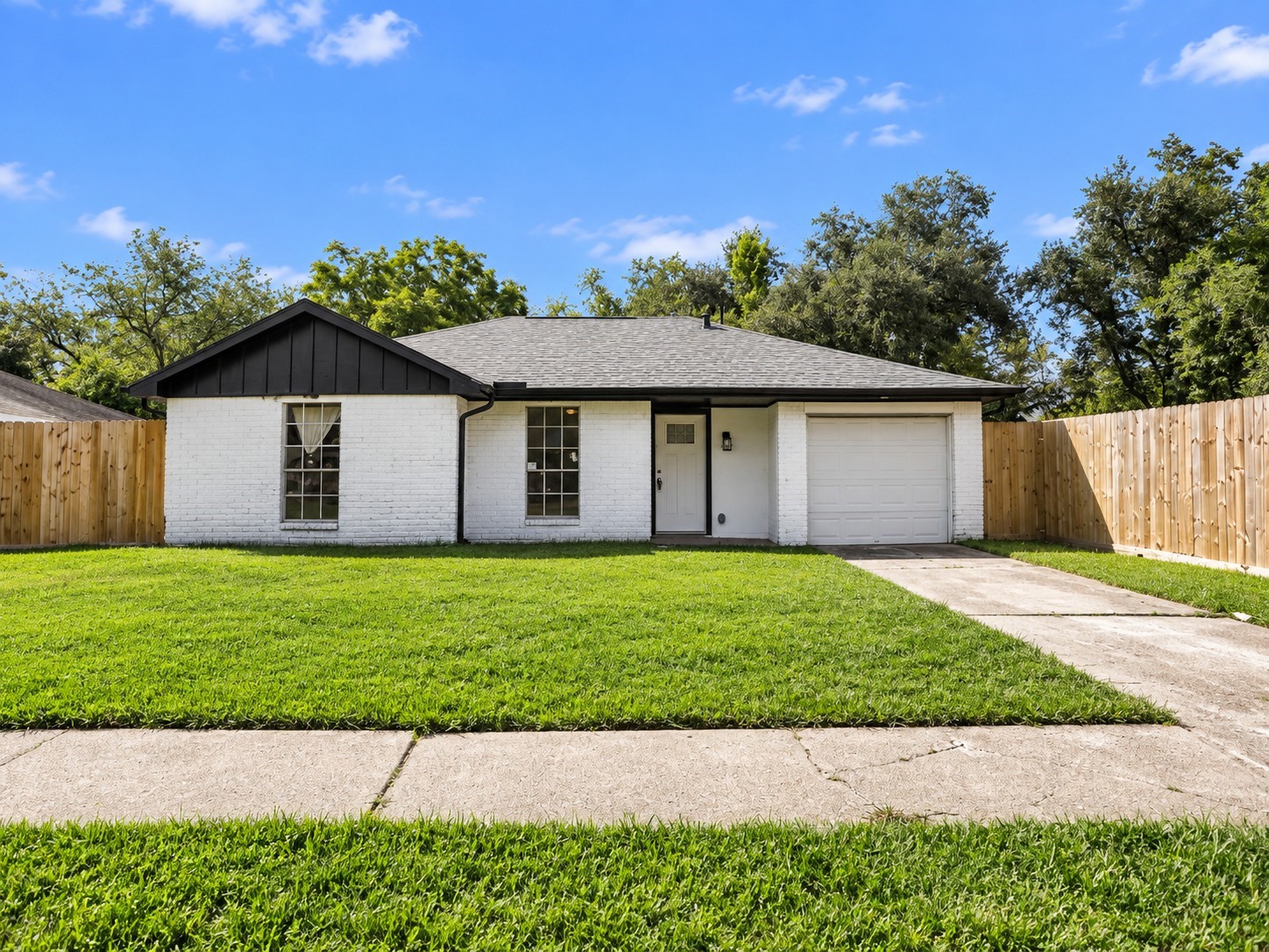 5207 Castlecreek Lane Property Photo 1