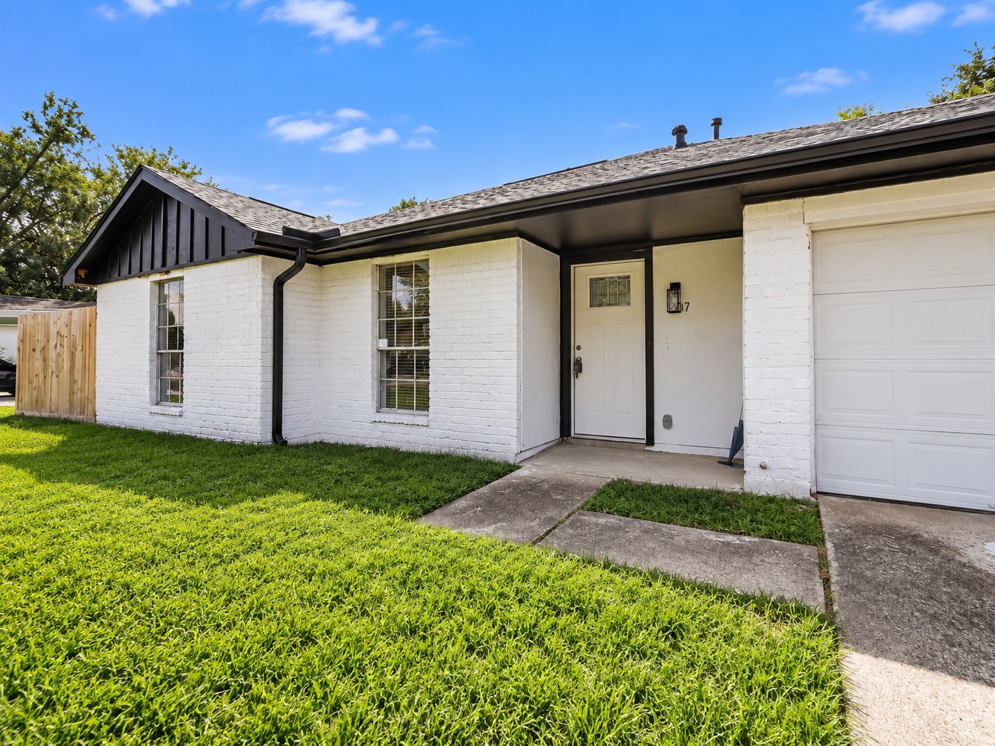 5207 Castlecreek Lane Property Photo 4