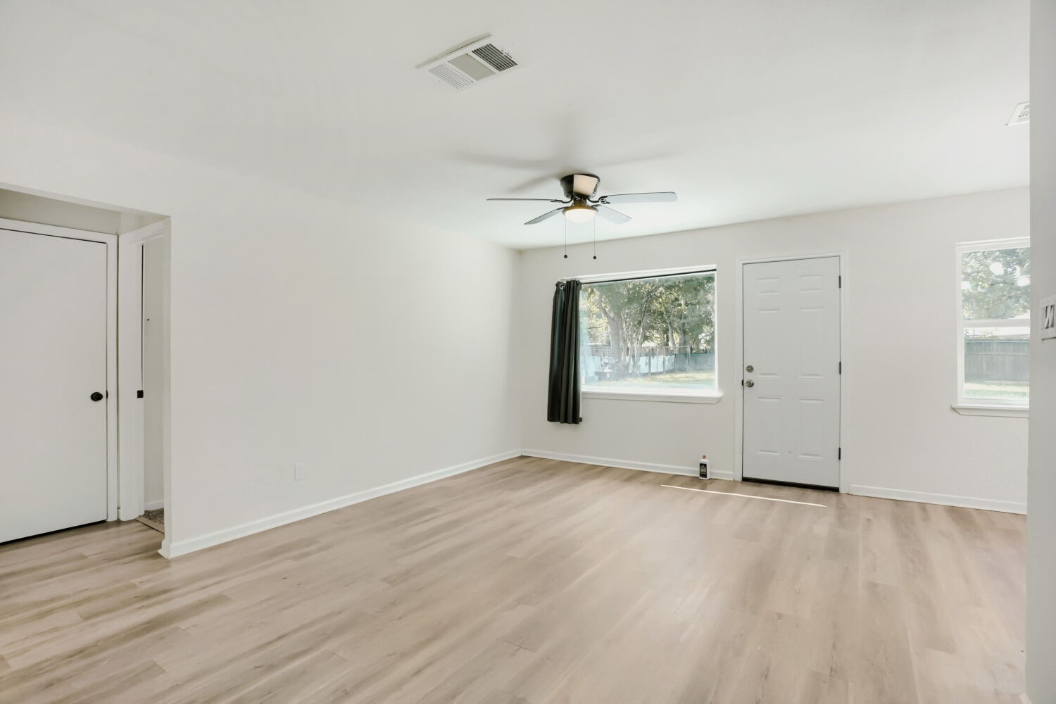 5207 Castlecreek Lane Property Photo 6