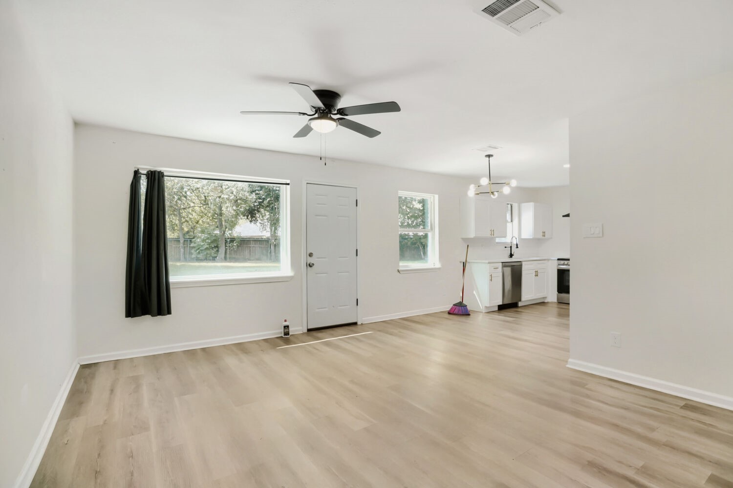 5207 Castlecreek Lane Property Photo 7