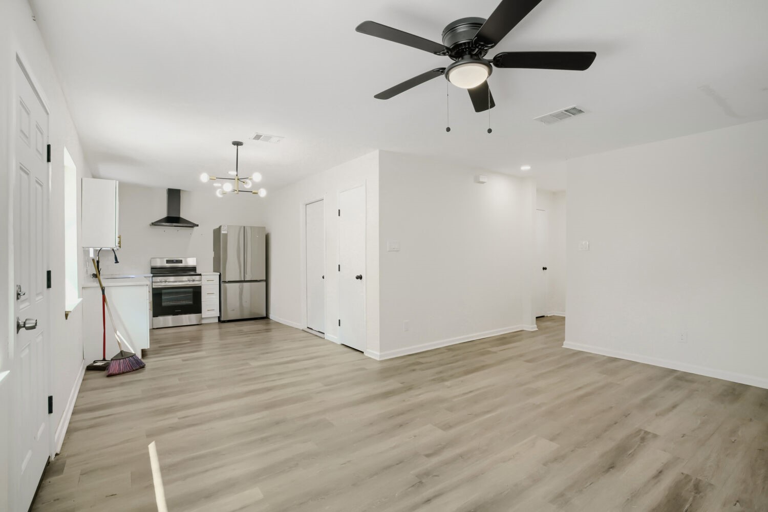 5207 Castlecreek Lane Property Photo 8