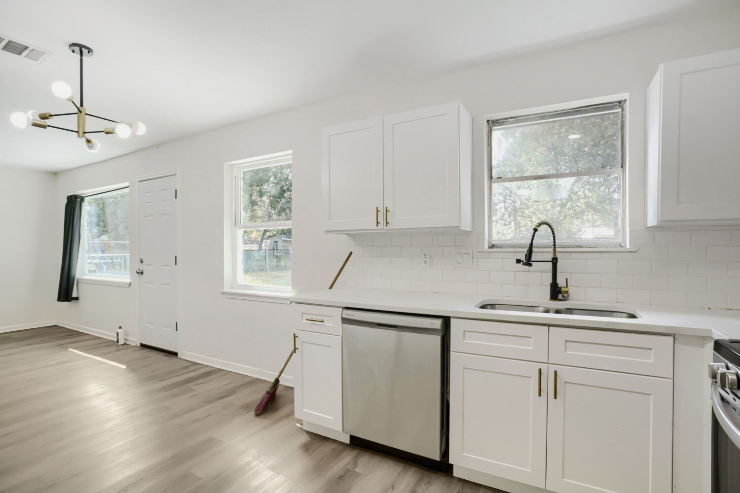 5207 Castlecreek Lane Property Photo 11