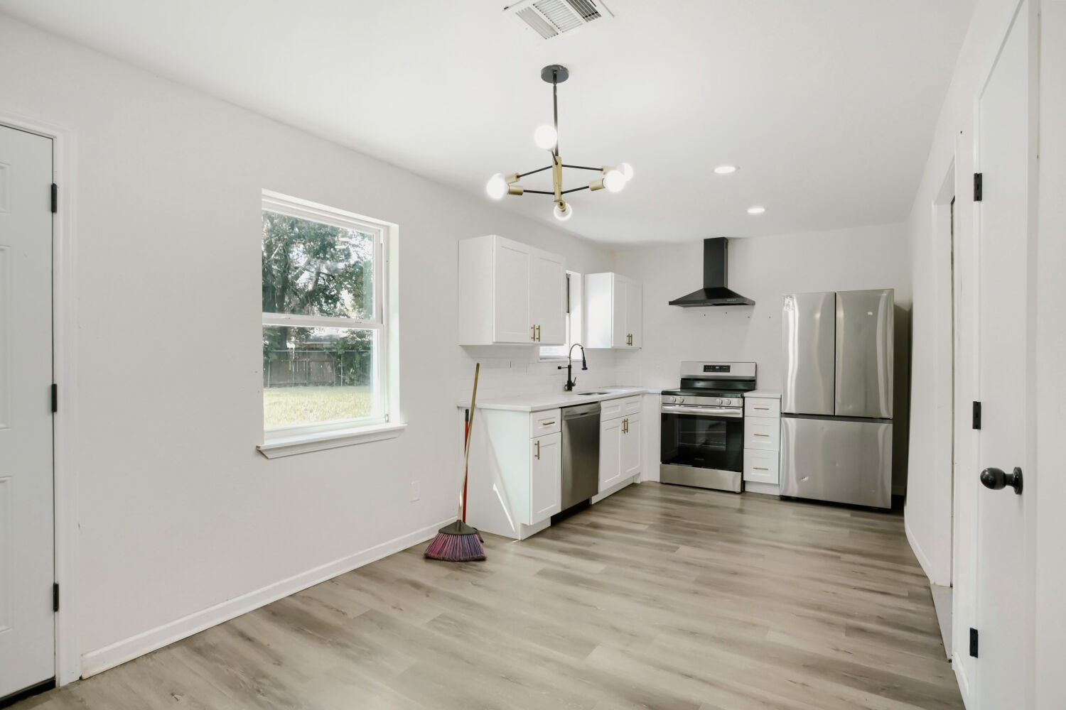 5207 Castlecreek Lane Property Photo 12