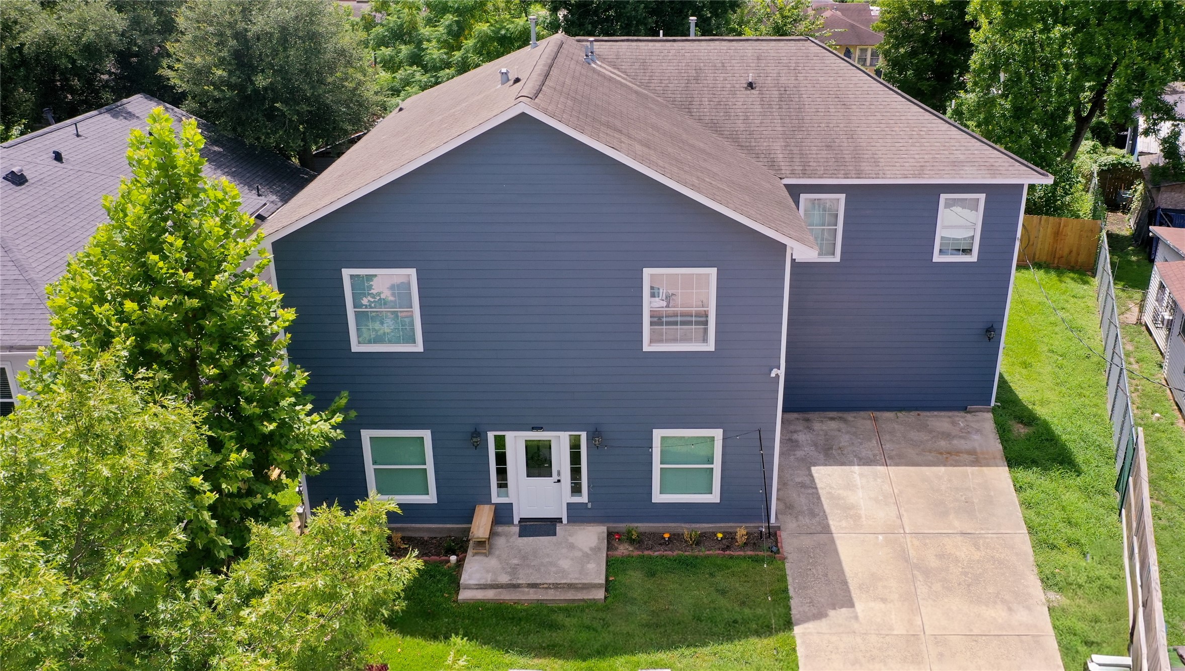 2509 Everett Street Property Photo 1