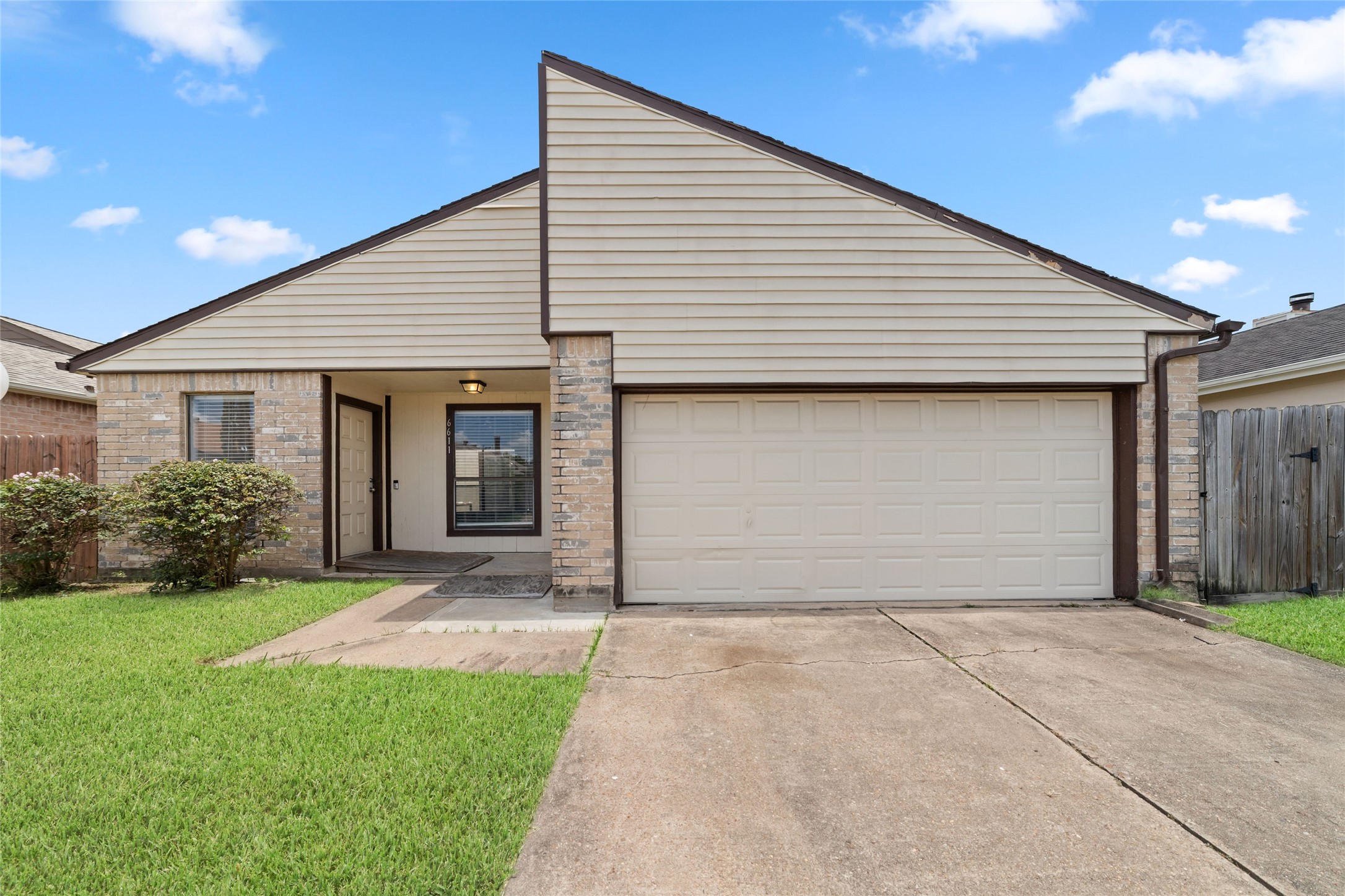 6611 Grandvale Drive Property Photo 1
