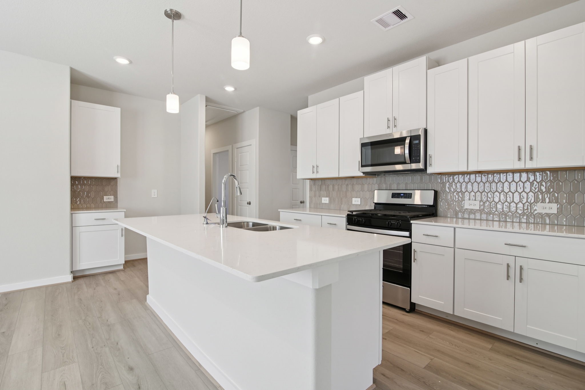 5525 Madden Lane Property Photo 8
