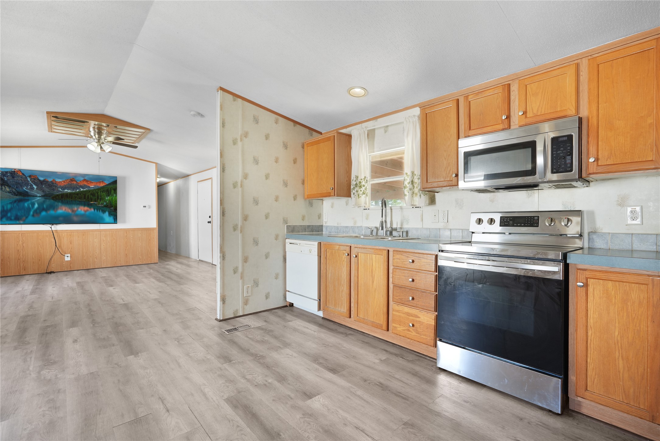 639 Reuben White Drive Property Photo 10