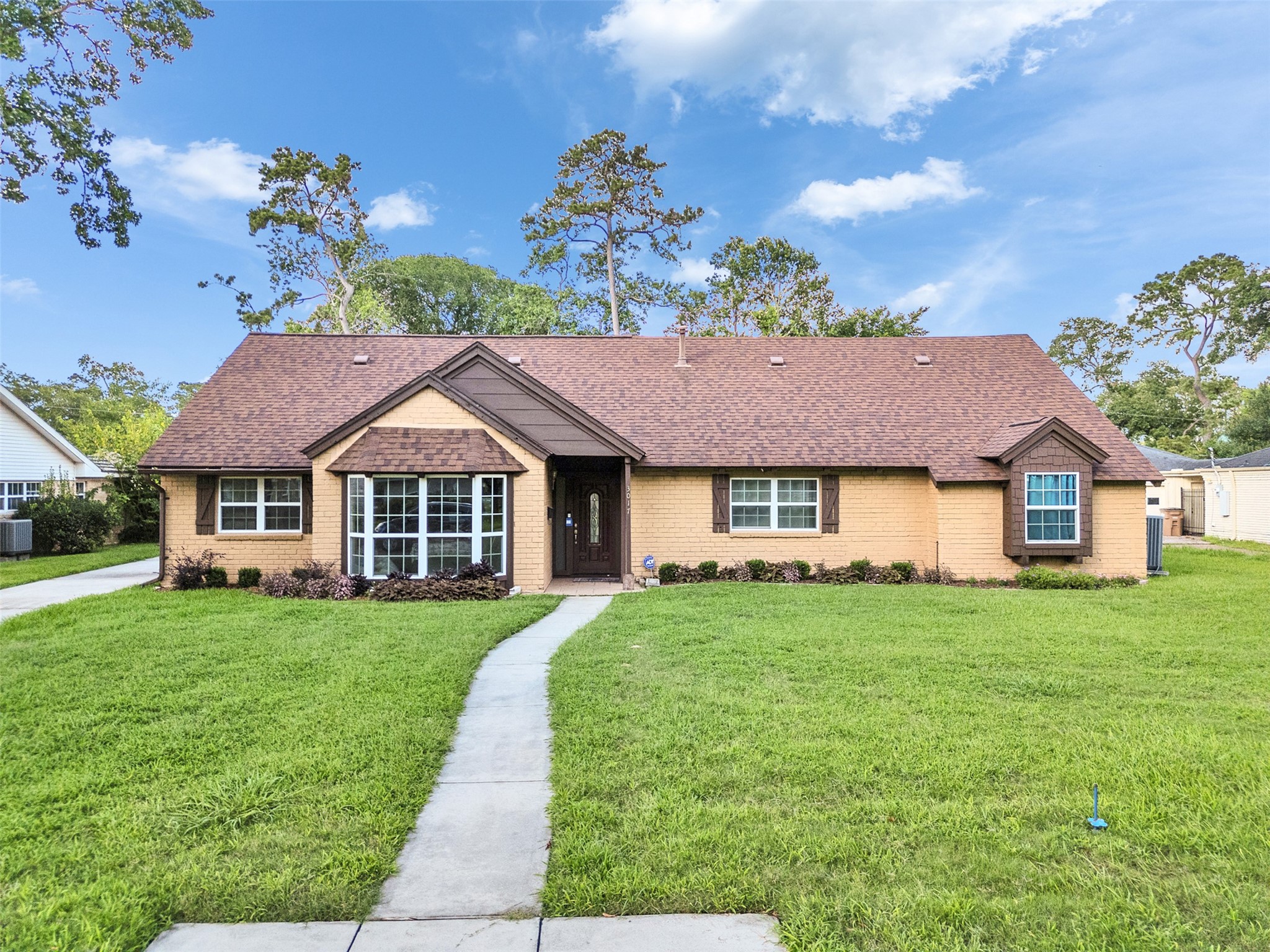 3017 Inwood Drive Property Photo 1