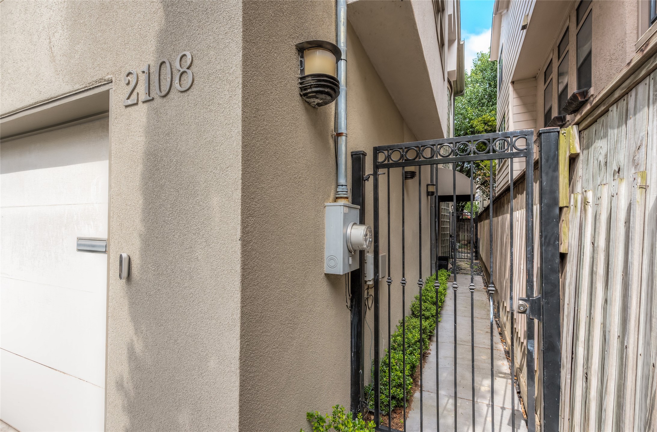 2108 Driscoll Street Property Photo 4