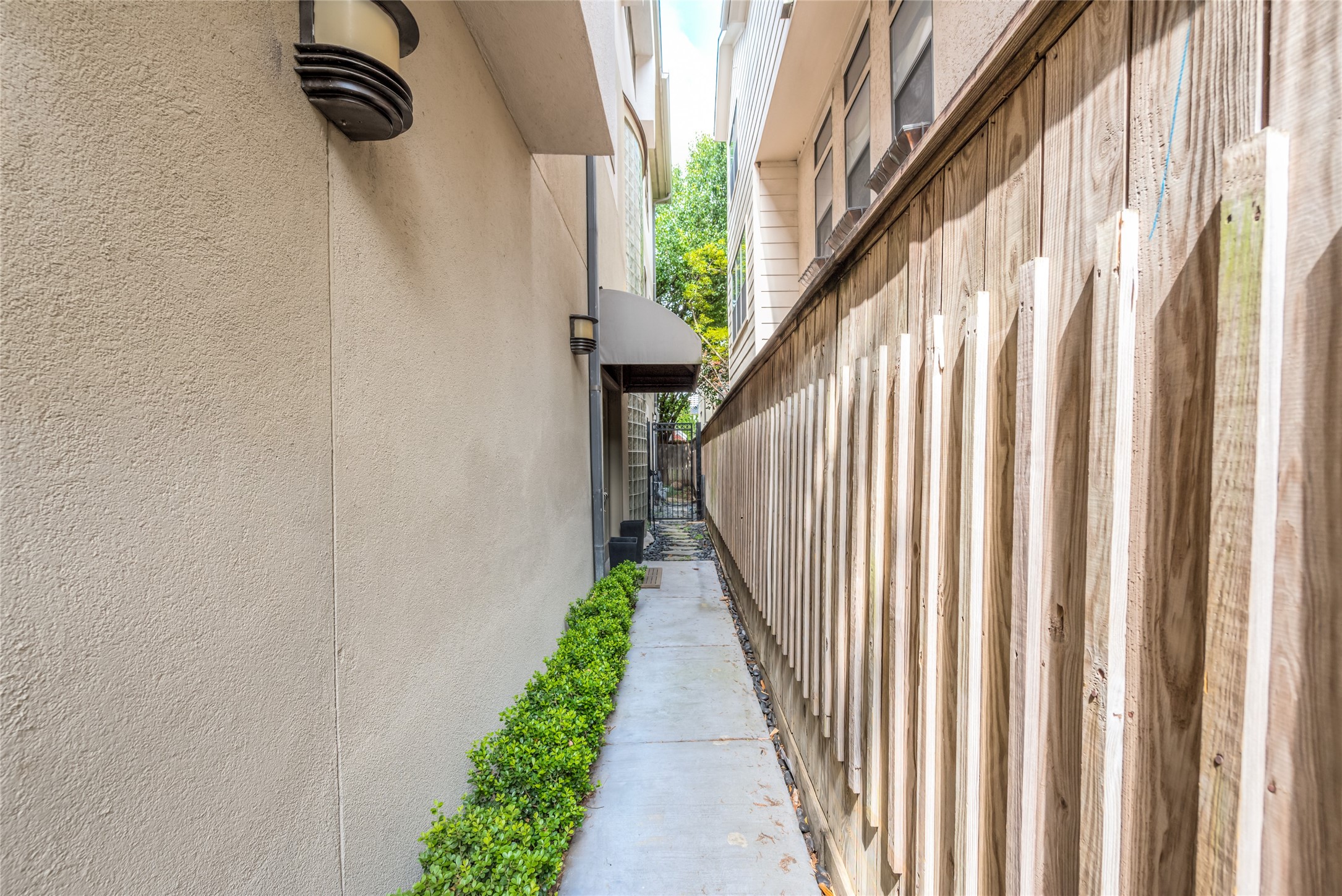 2108 Driscoll Street Property Photo 5