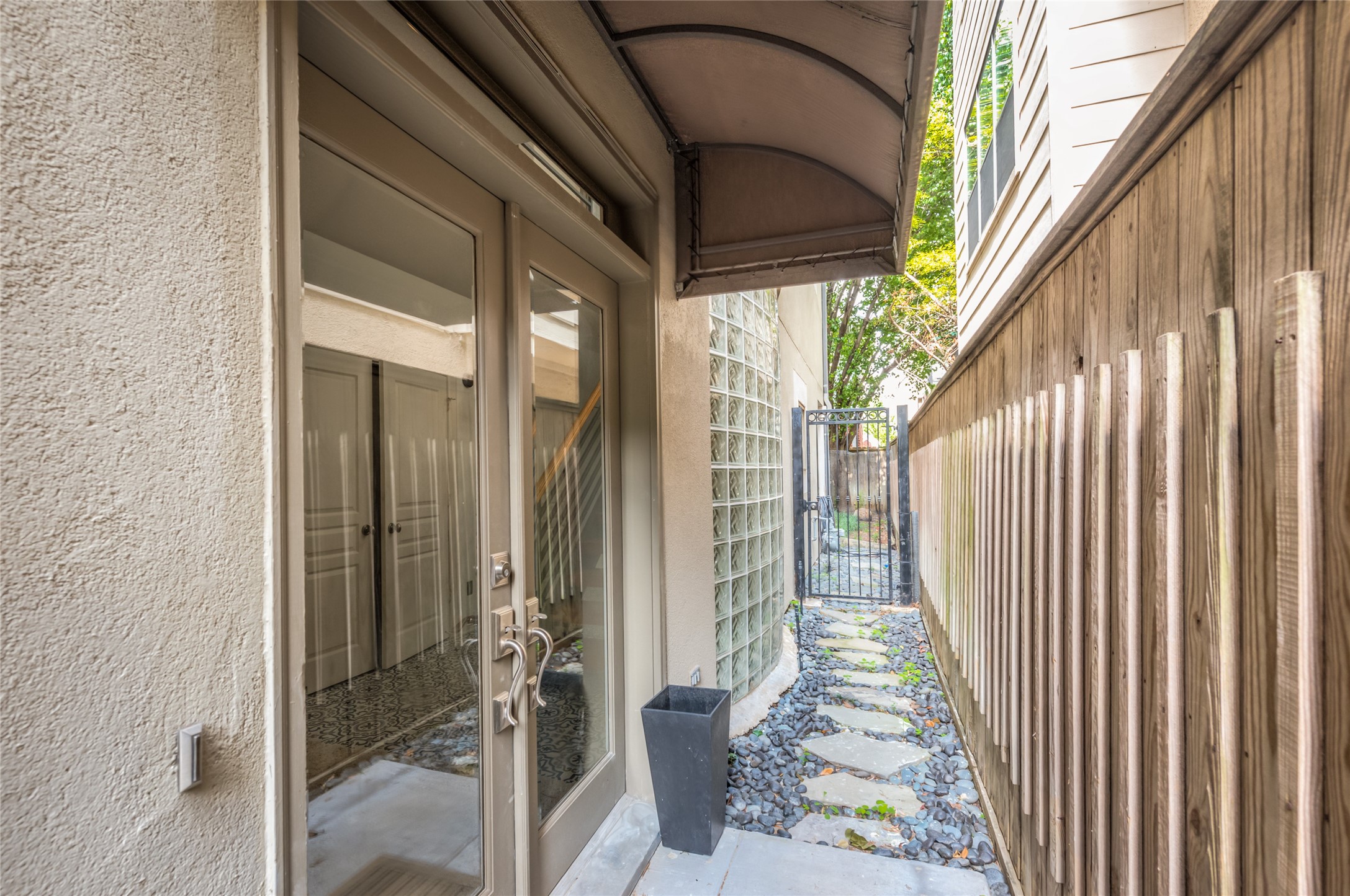 2108 Driscoll Street Property Photo 6