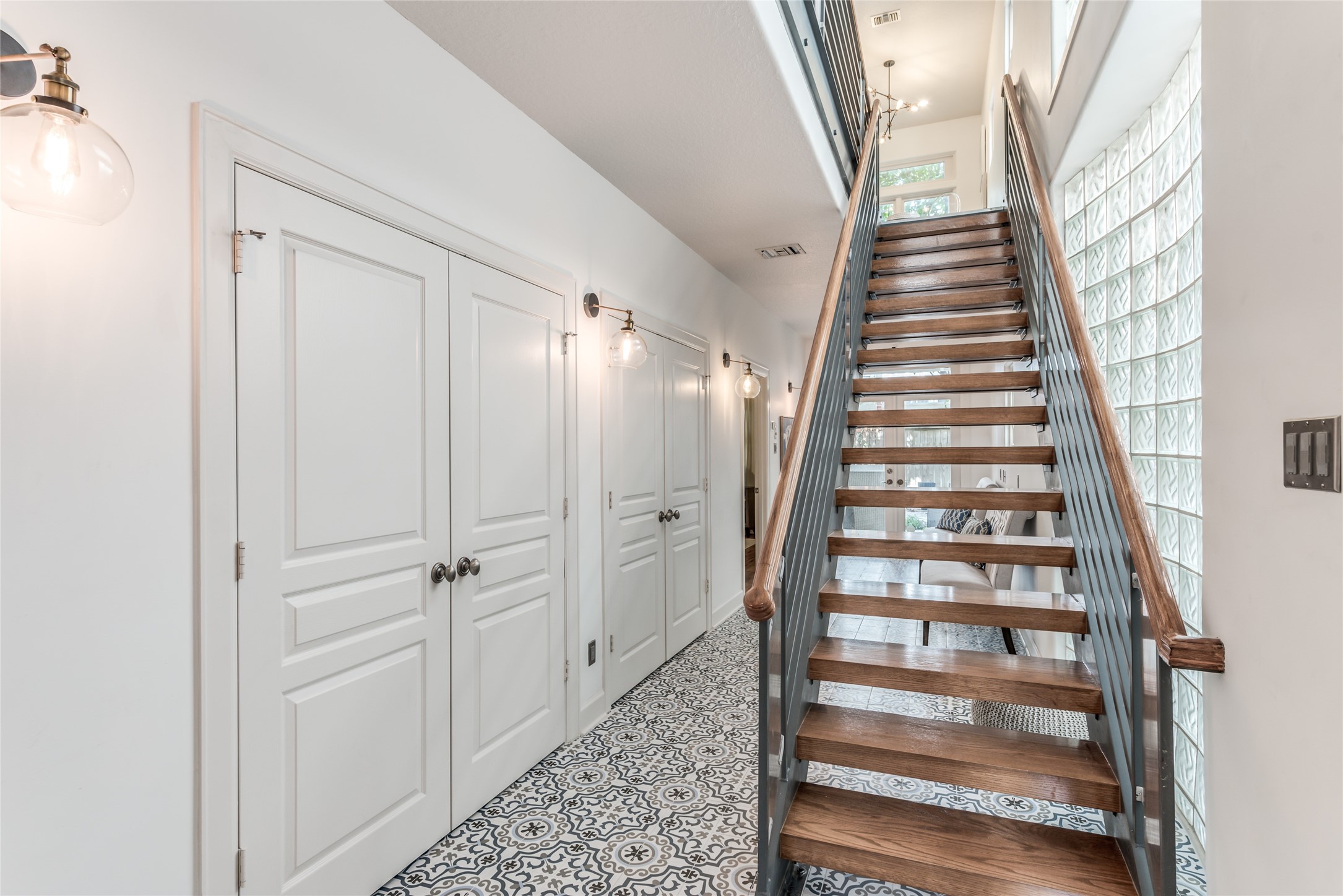 2108 Driscoll Street Property Photo 8