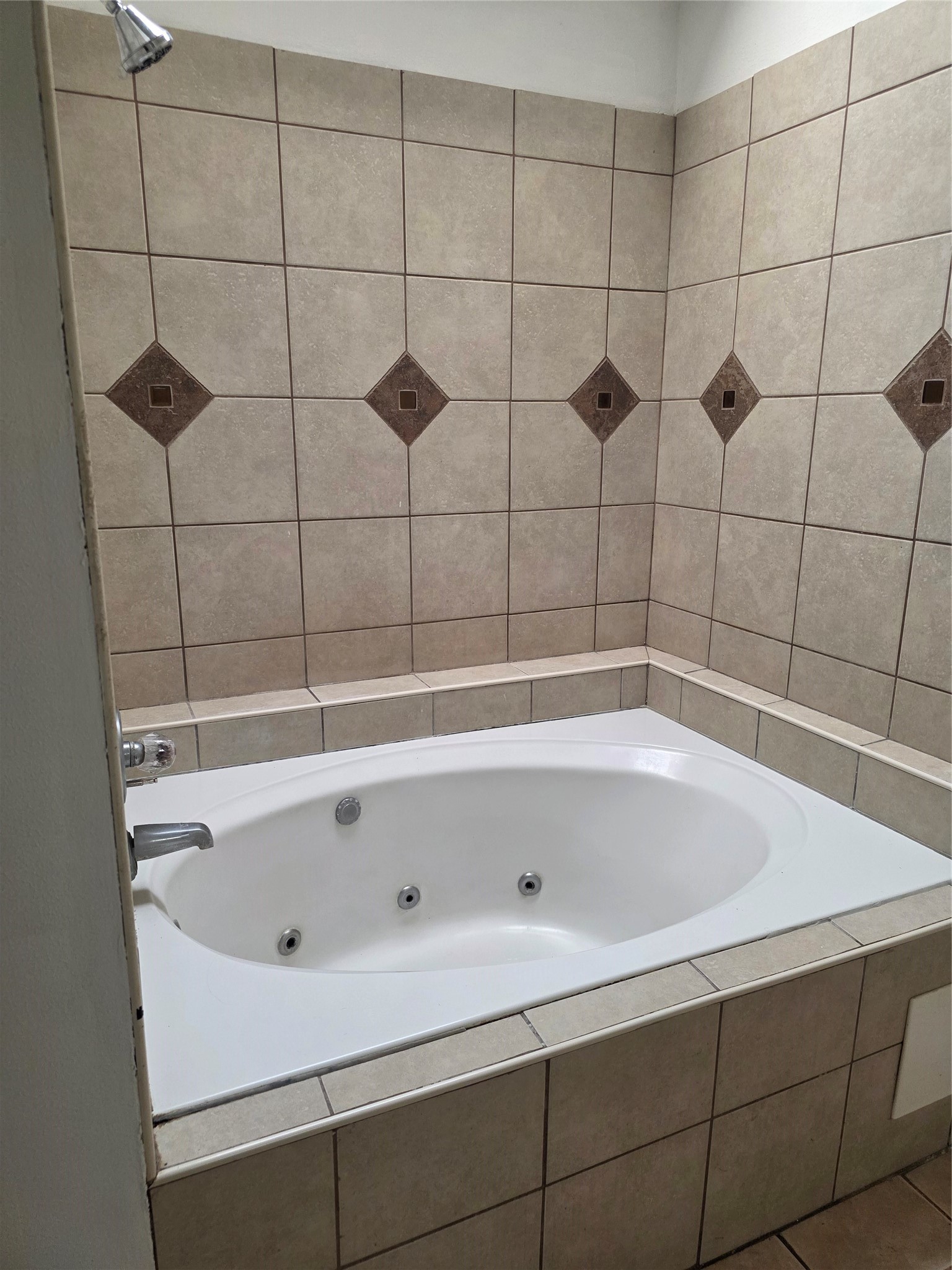 7803 La Rochelle Circle Property Photo 5