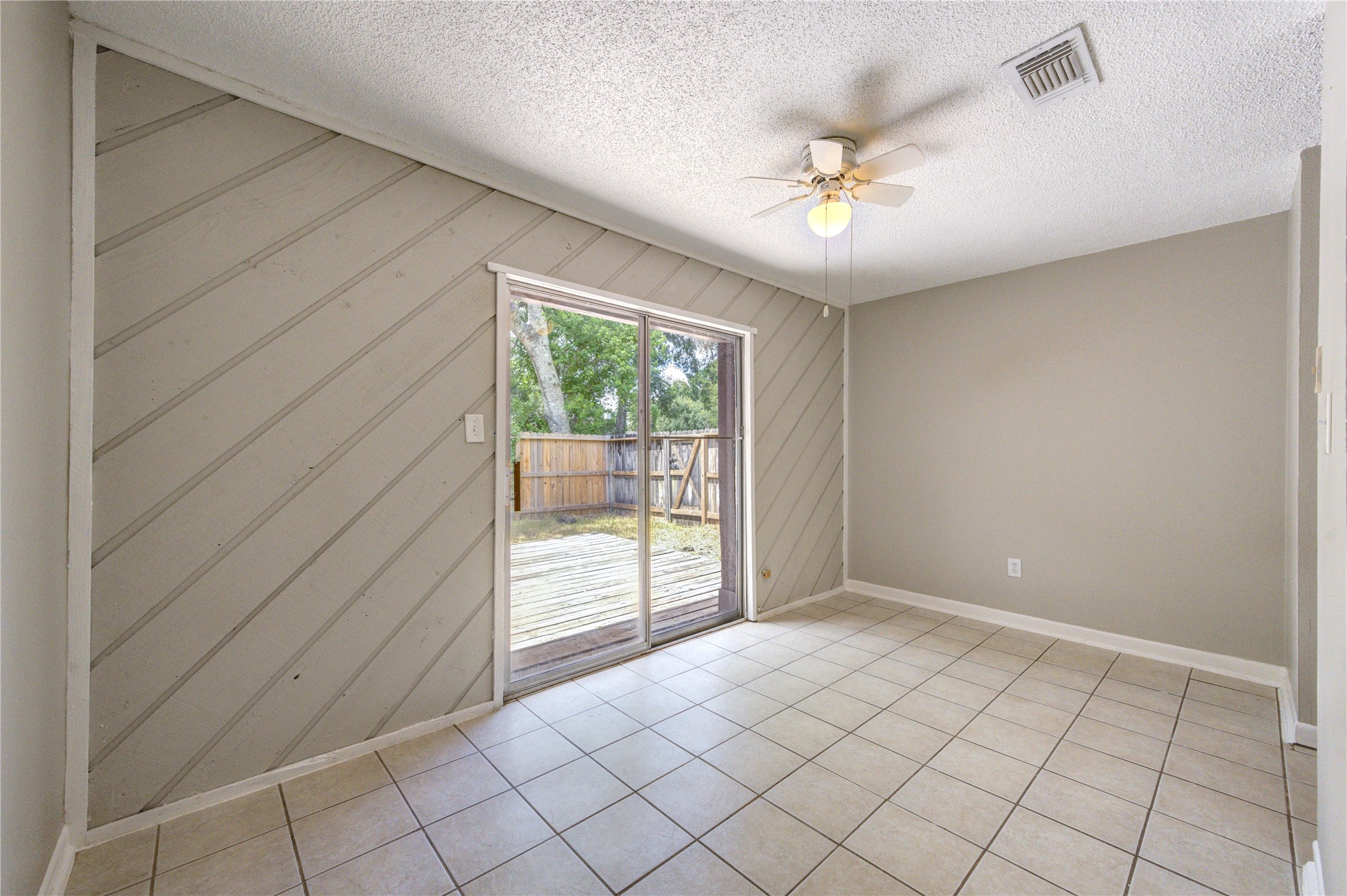 212 Quaker Drive B3 Property Photo 7