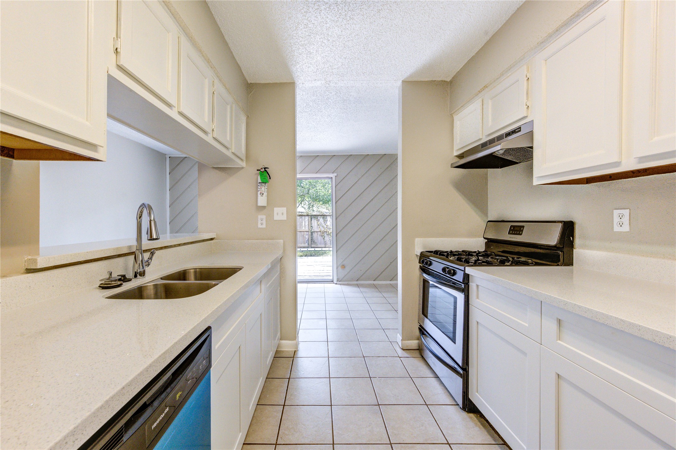 212 Quaker Drive B3 Property Photo 8