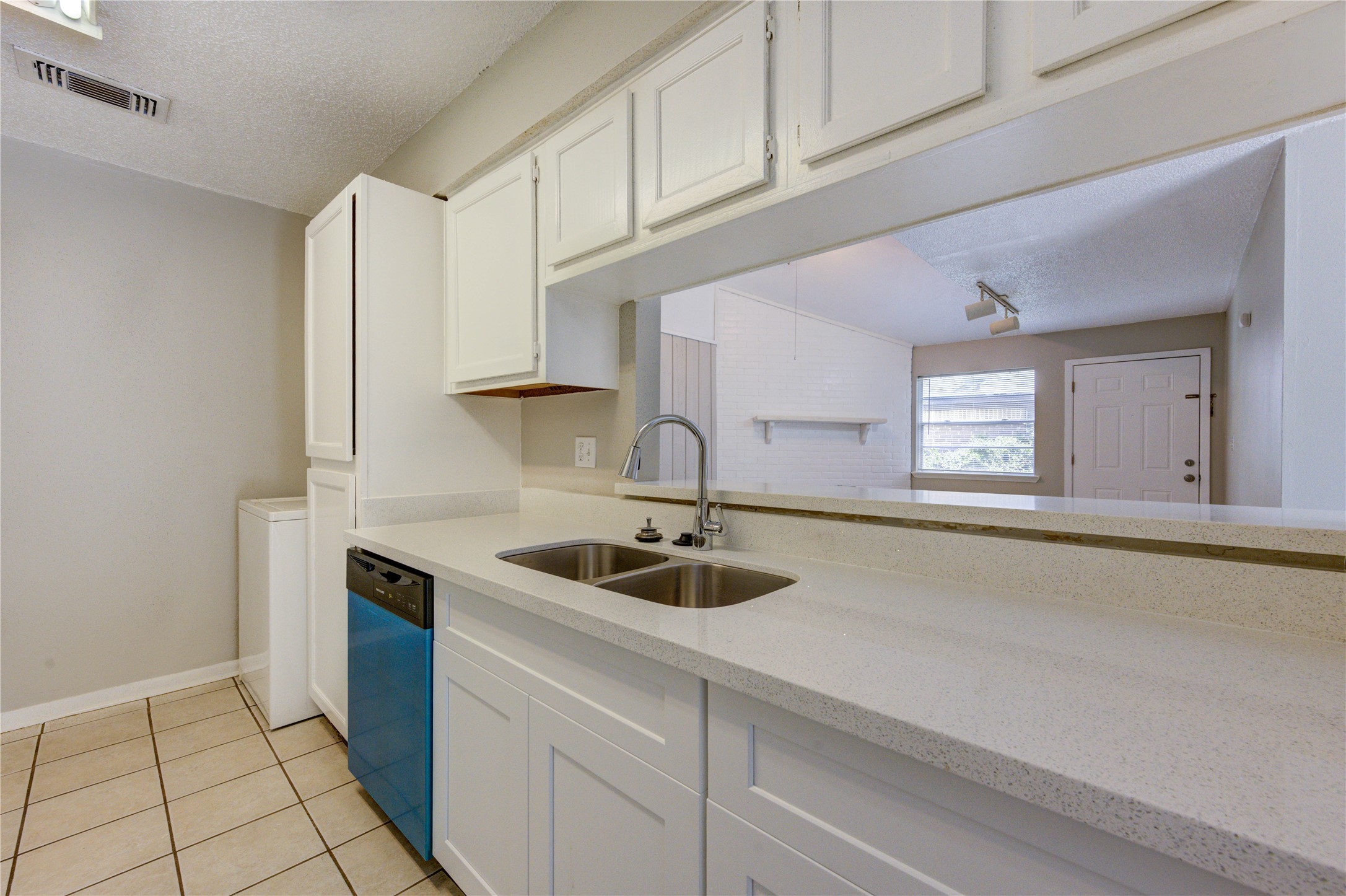 212 Quaker Drive B3 Property Photo 12