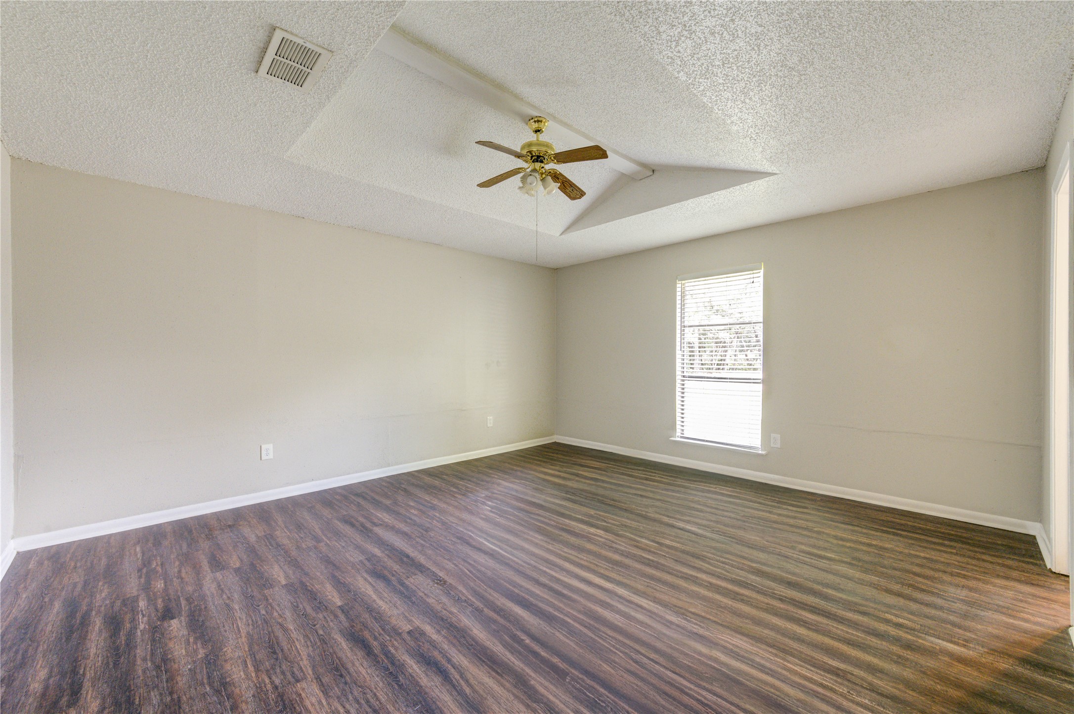 212 Quaker Drive B3 Property Photo 14