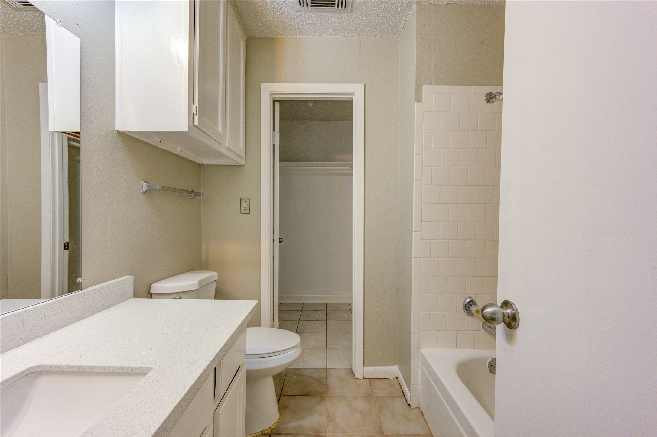 212 Quaker Drive B3 Property Photo 16