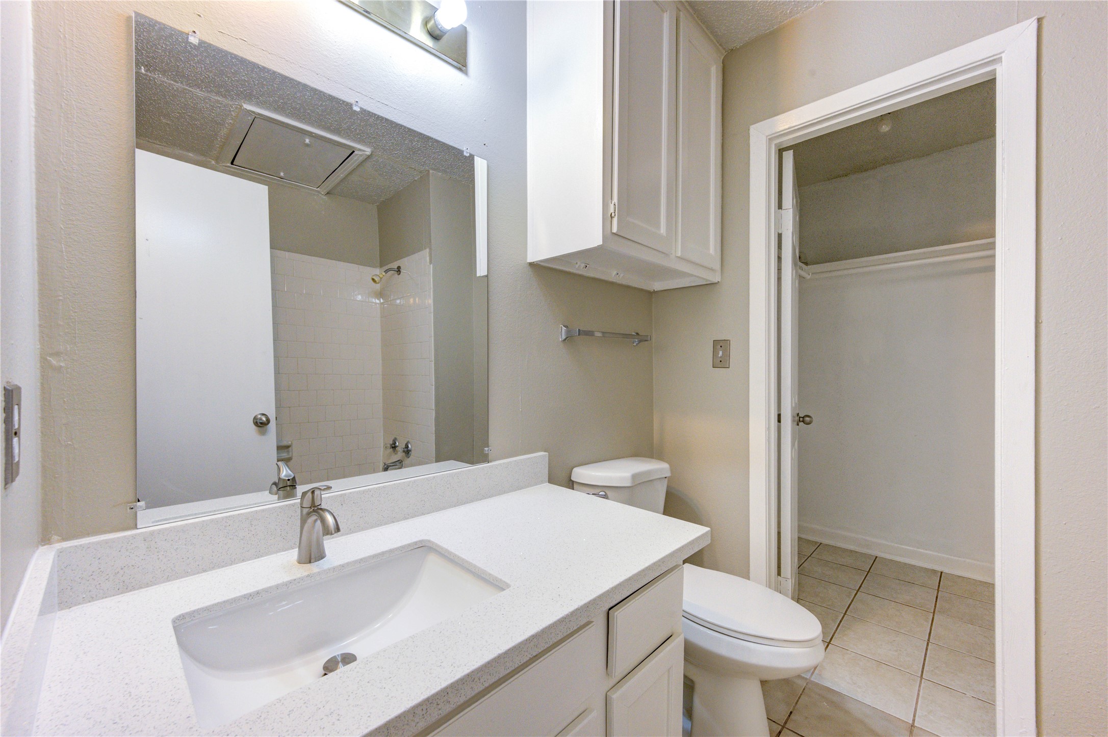 212 Quaker Drive B3 Property Photo 17